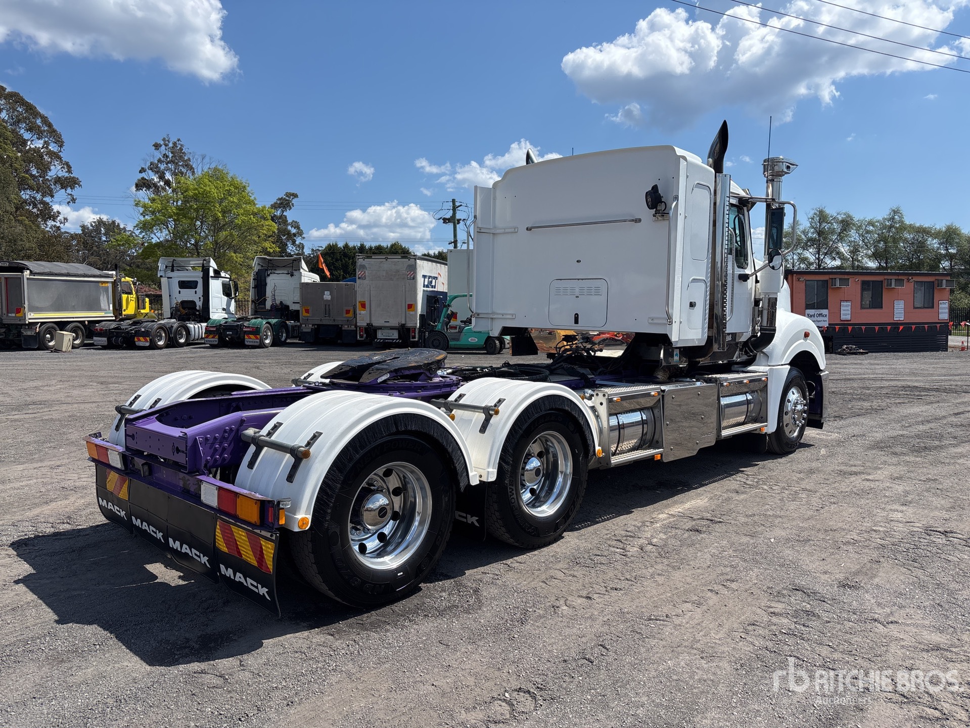 2017 Mack CLXT SUPER-LINE