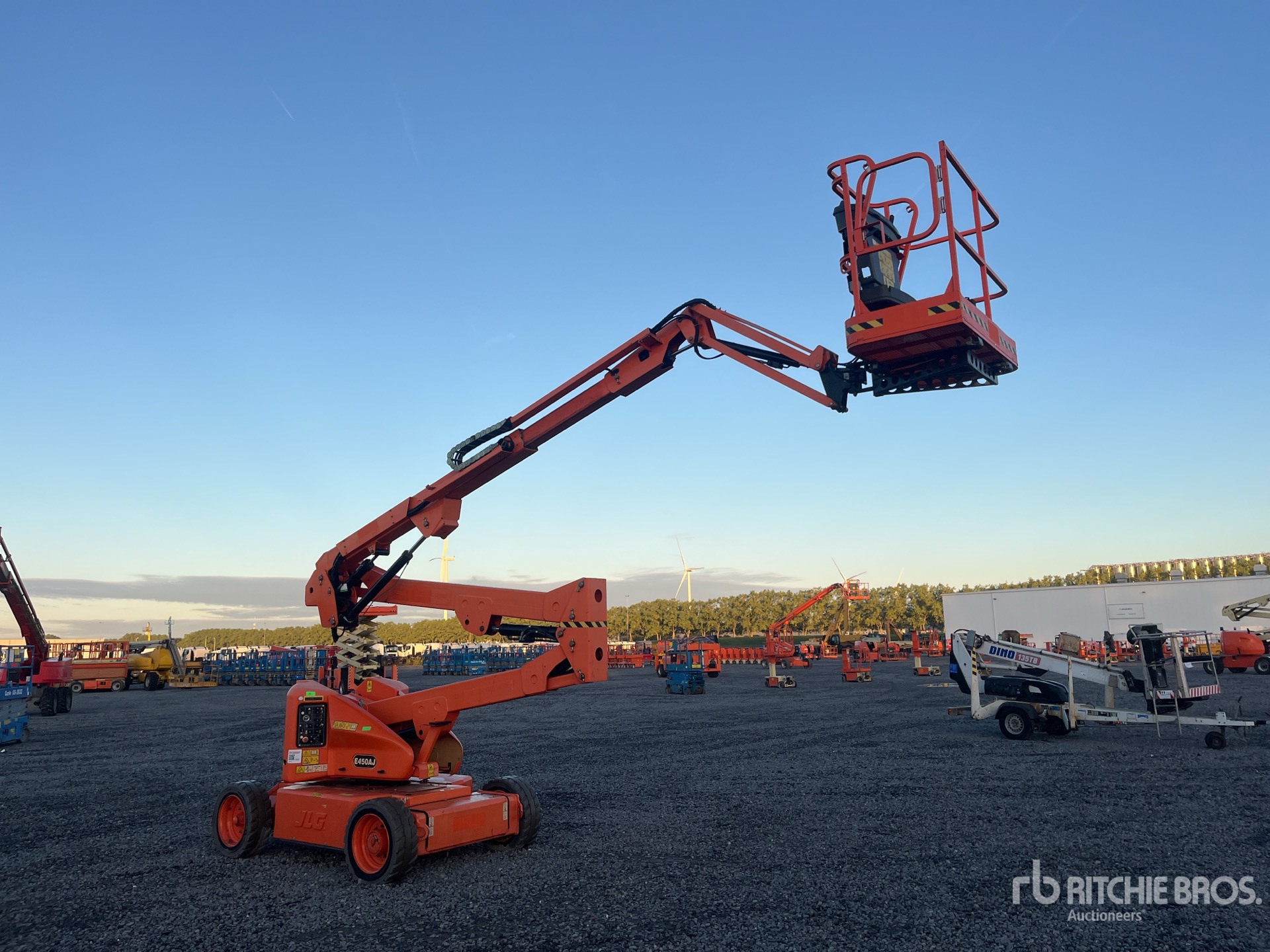 2012 JLG E450AJ