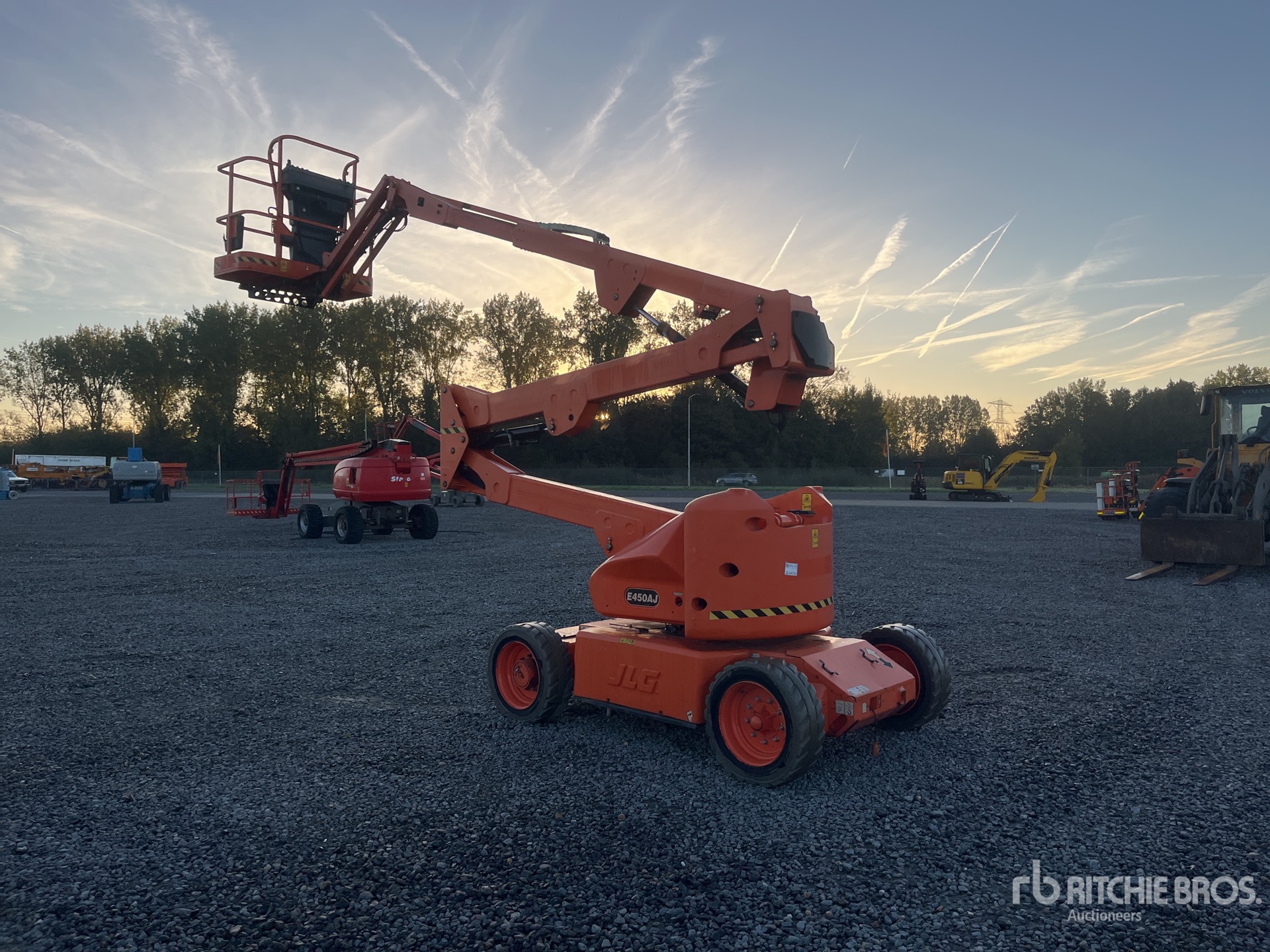 2012 JLG E450AJ