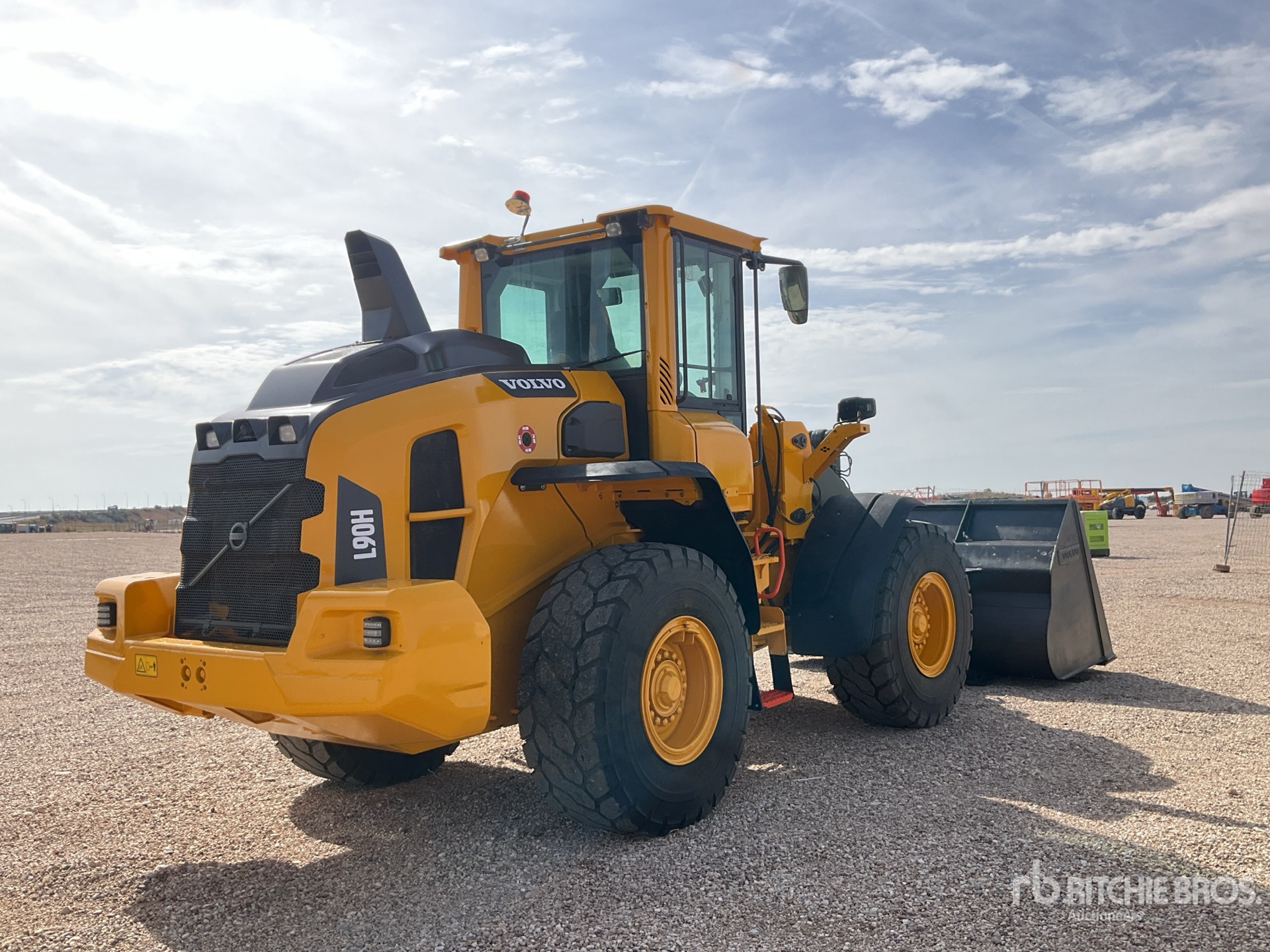2023 Volvo L90H