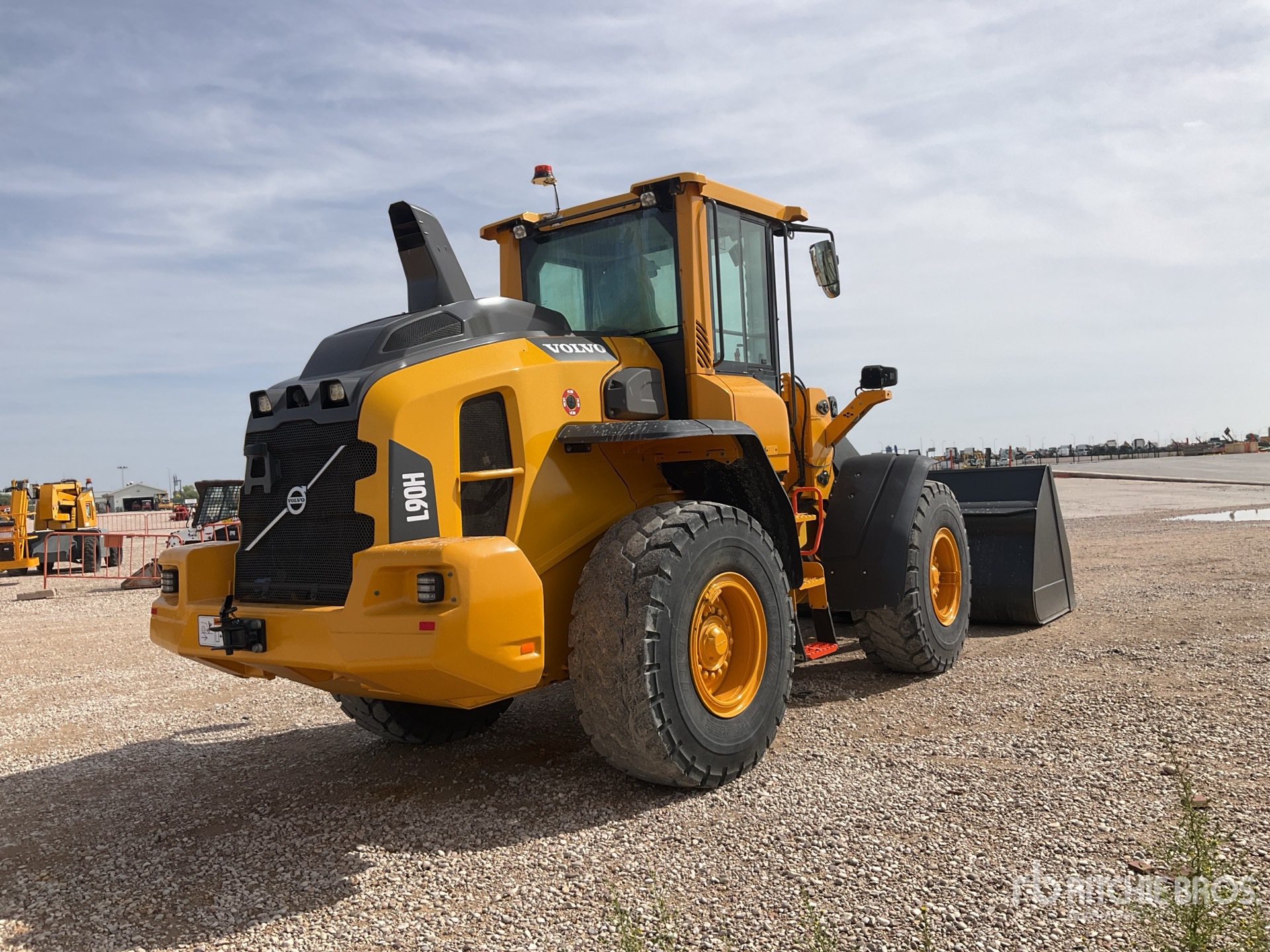2022 Volvo L90H