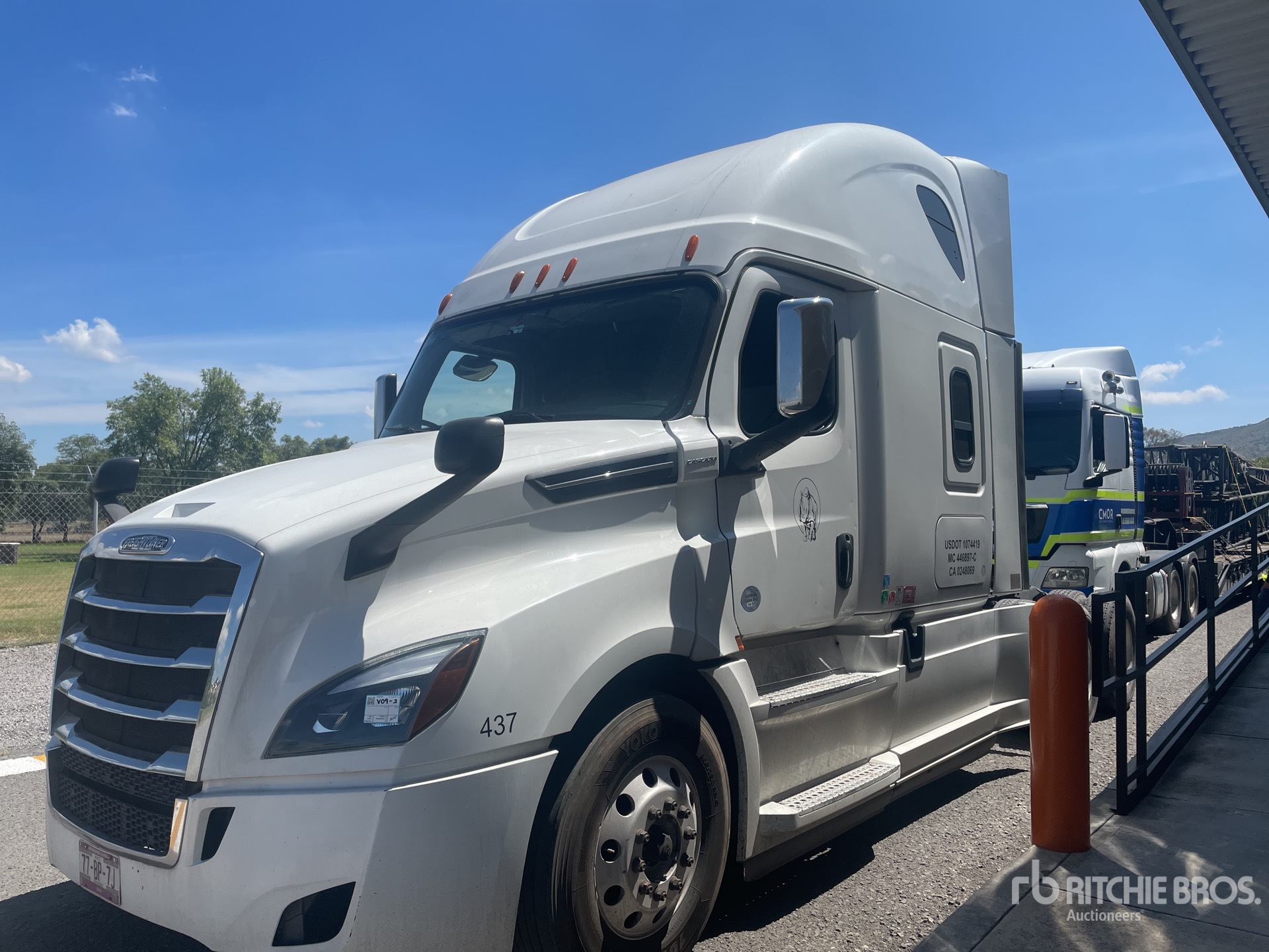 2018 Freightliner CASCADIA 126