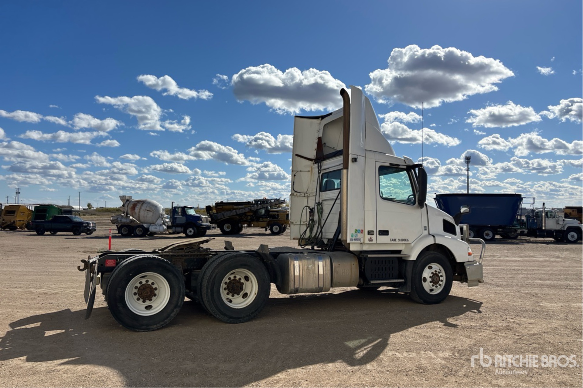 2017 Volvo VNM