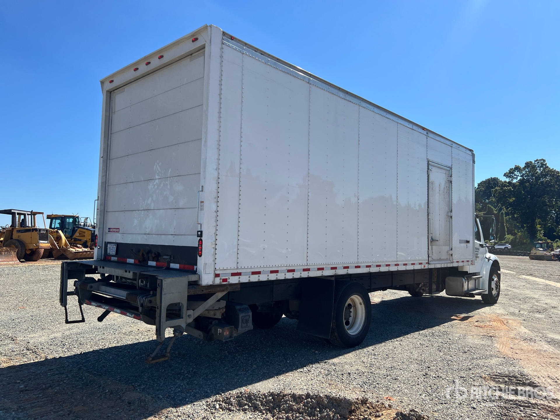 2018 Freightliner M2106