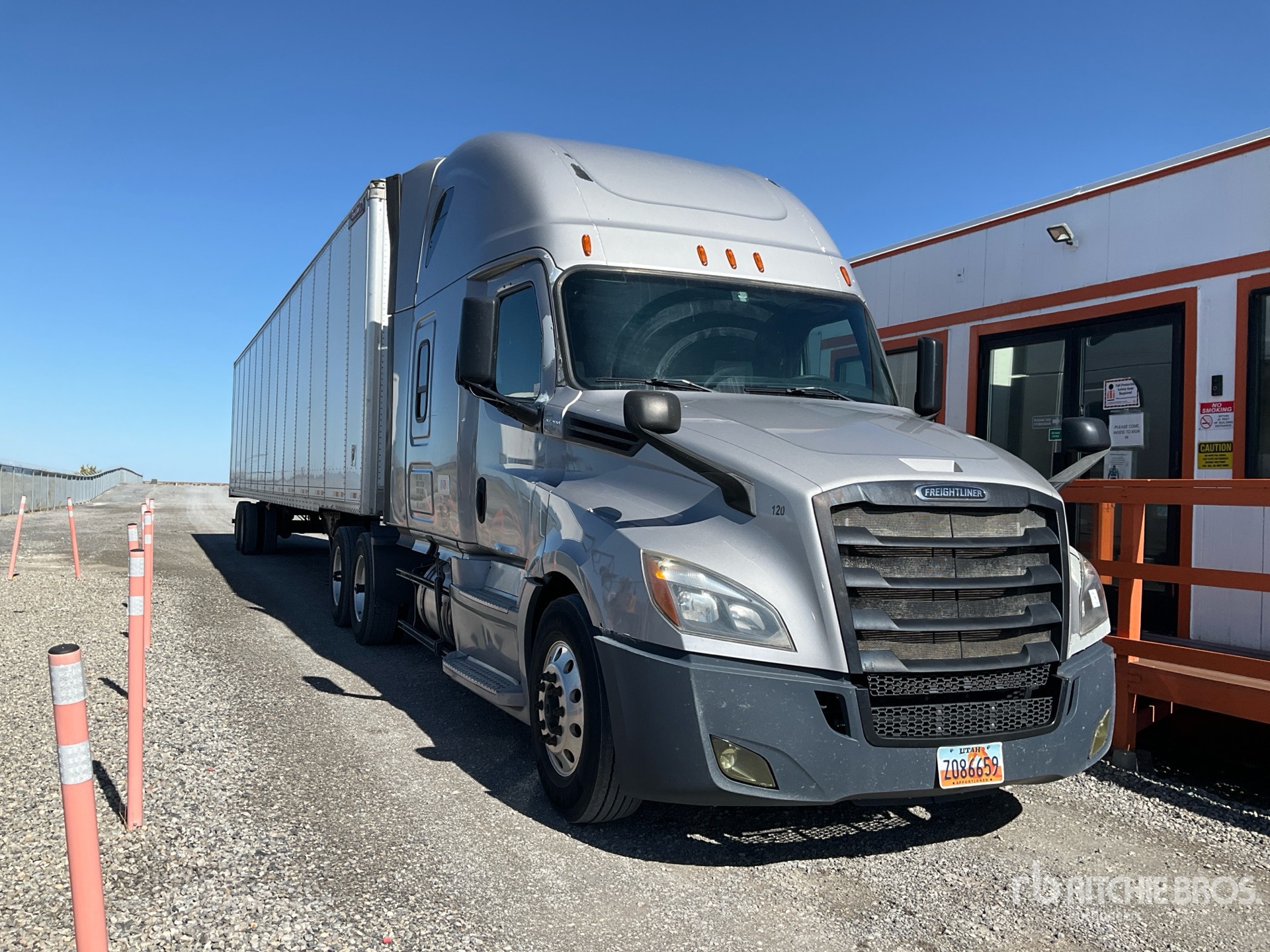 2020 Freightliner CASCADIA 126