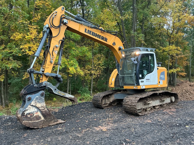 2018 Liebherr R920 Compact W/Thumb Tracked Excavator