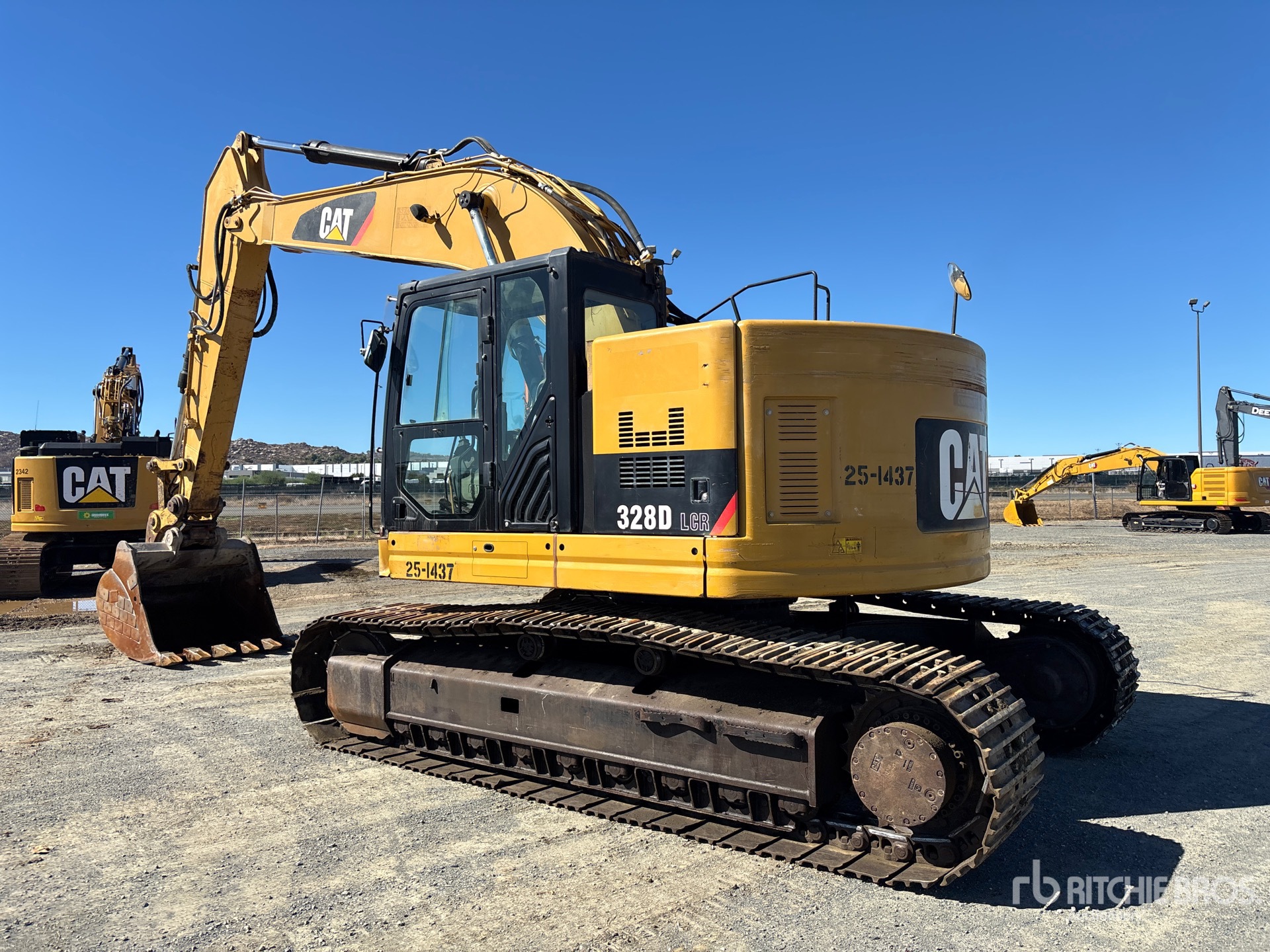 2013 Caterpillar 328D LCR