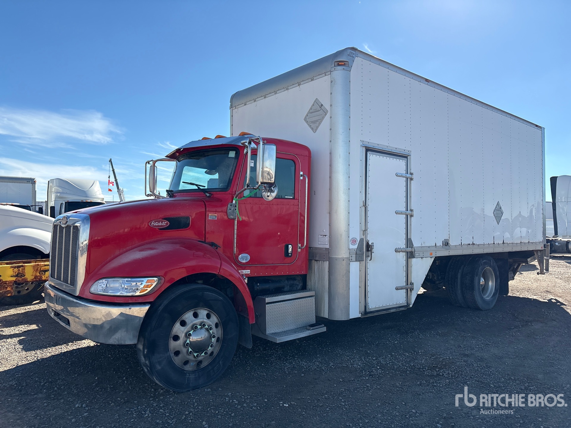 Photo of 2015 Peterbilt 337