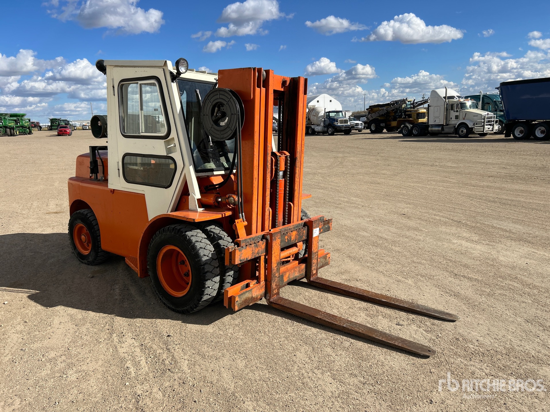 Hyster PNEUMATIC TIRE