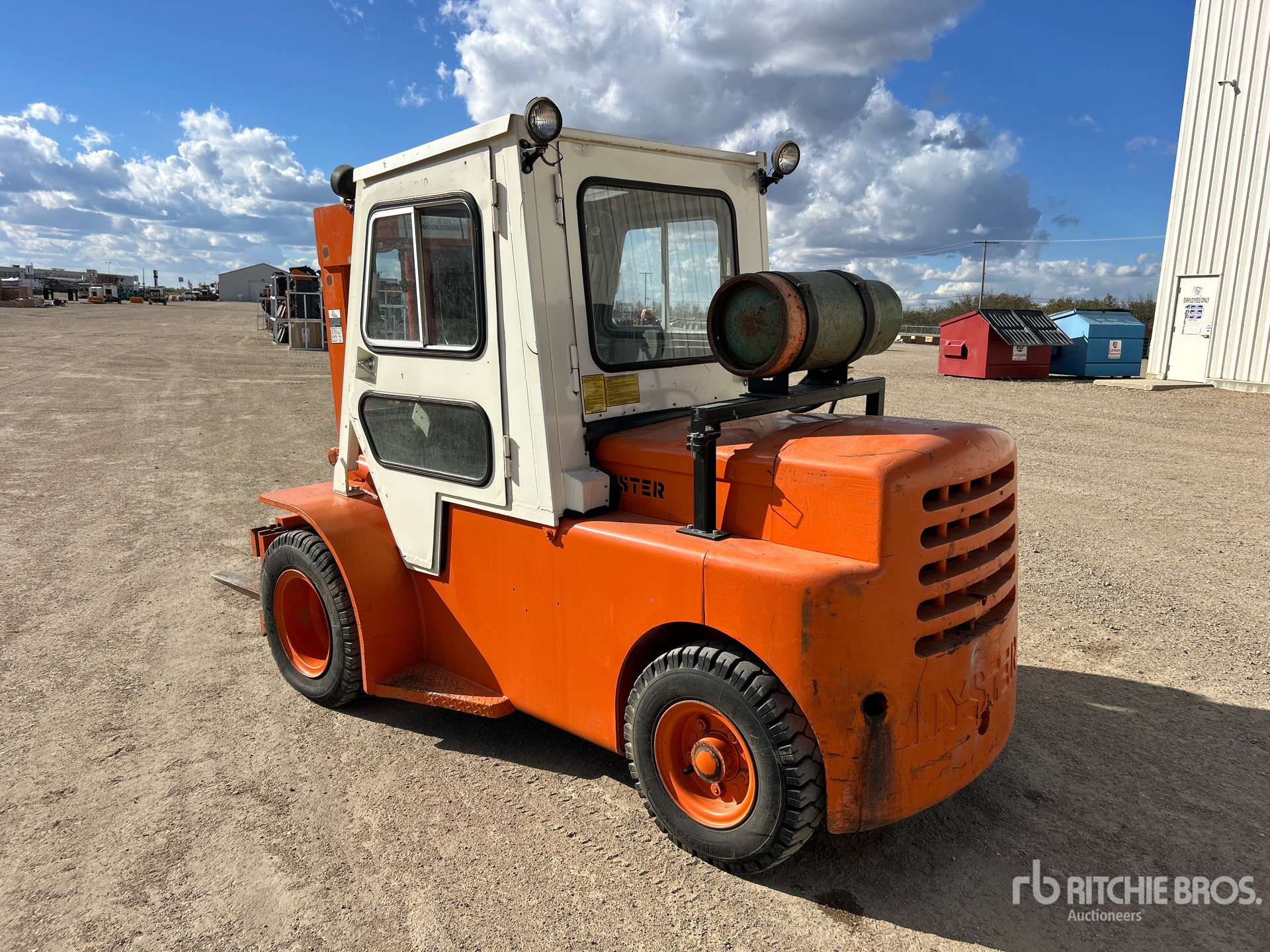 Hyster PNEUMATIC TIRE