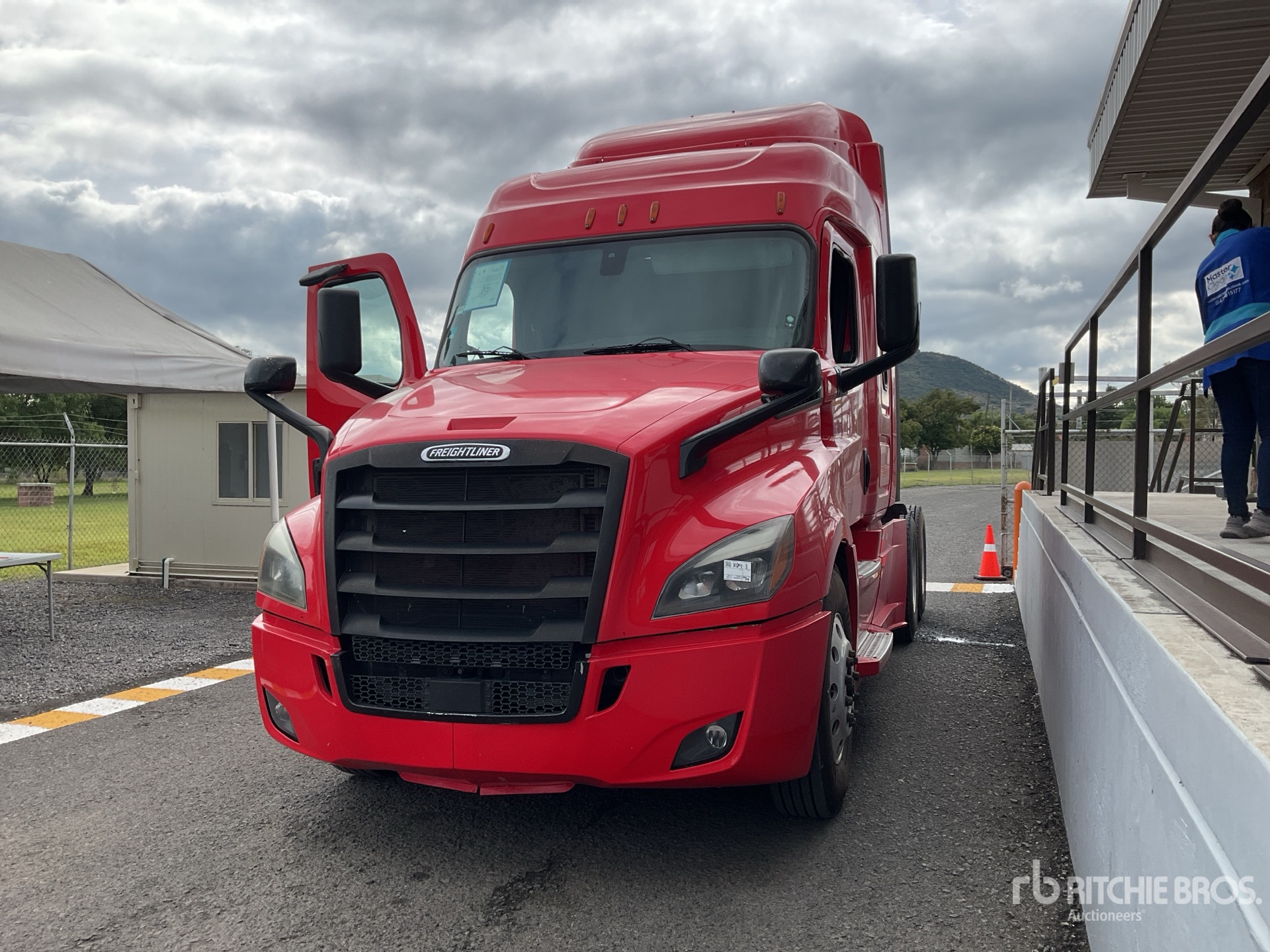 2020 Freightliner CASCADIA 126