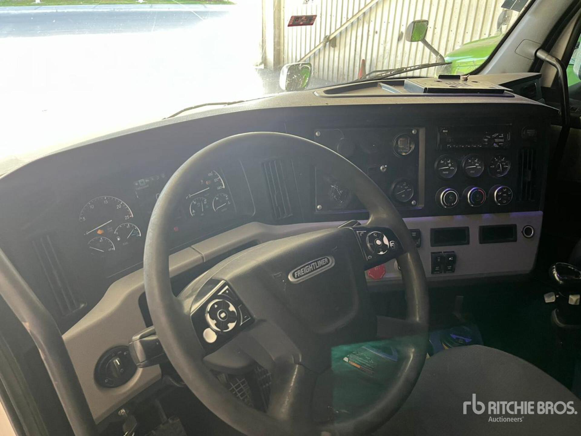 2020 Freightliner CASCADIA 126