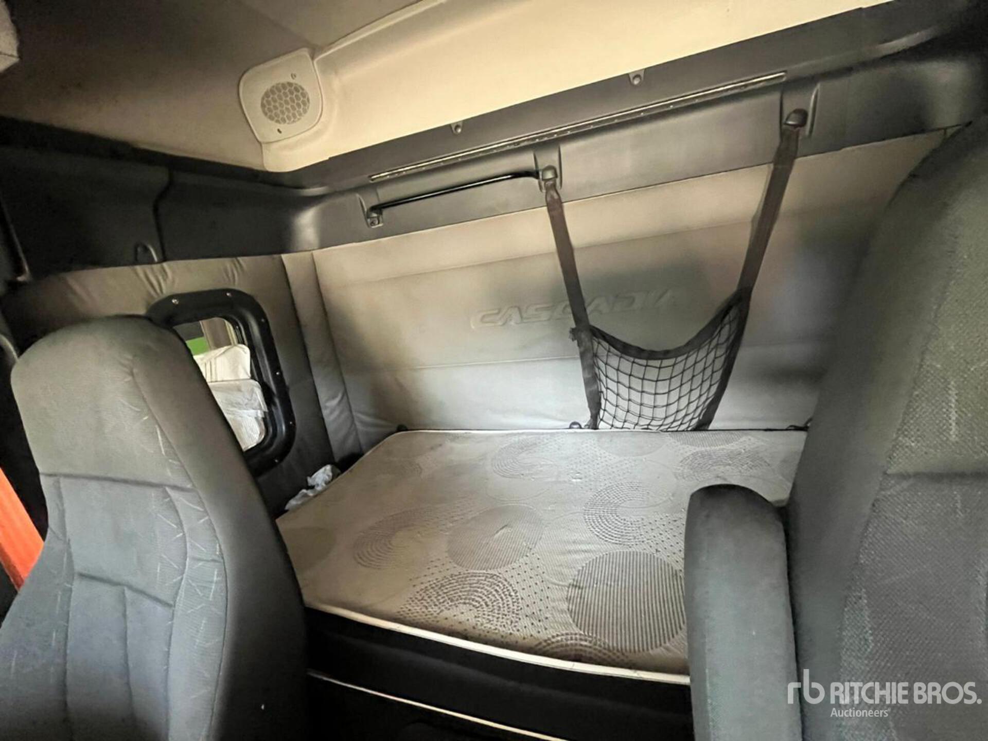 2020 Freightliner CASCADIA 126