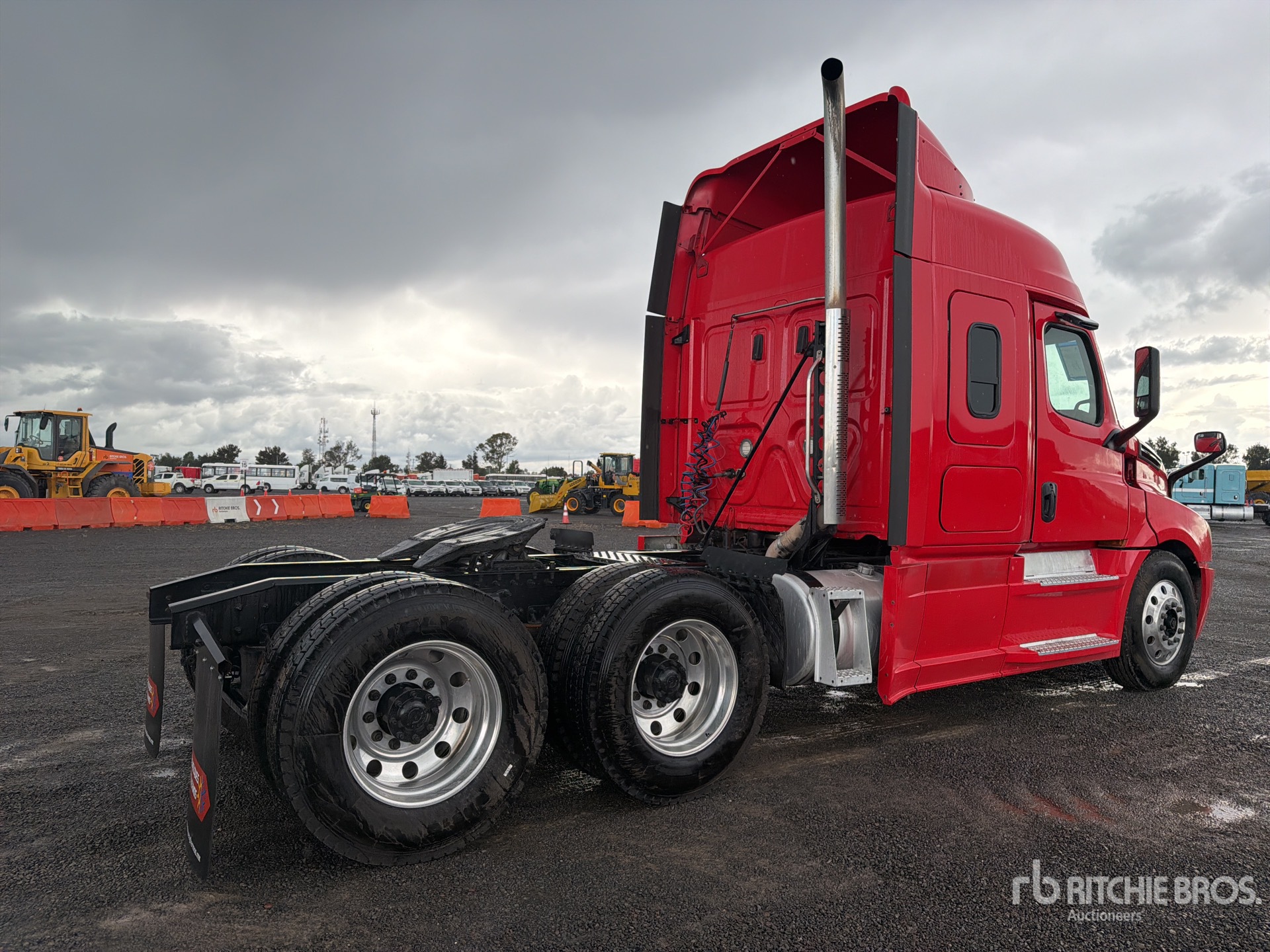 2020 Freightliner CASCADIA 126