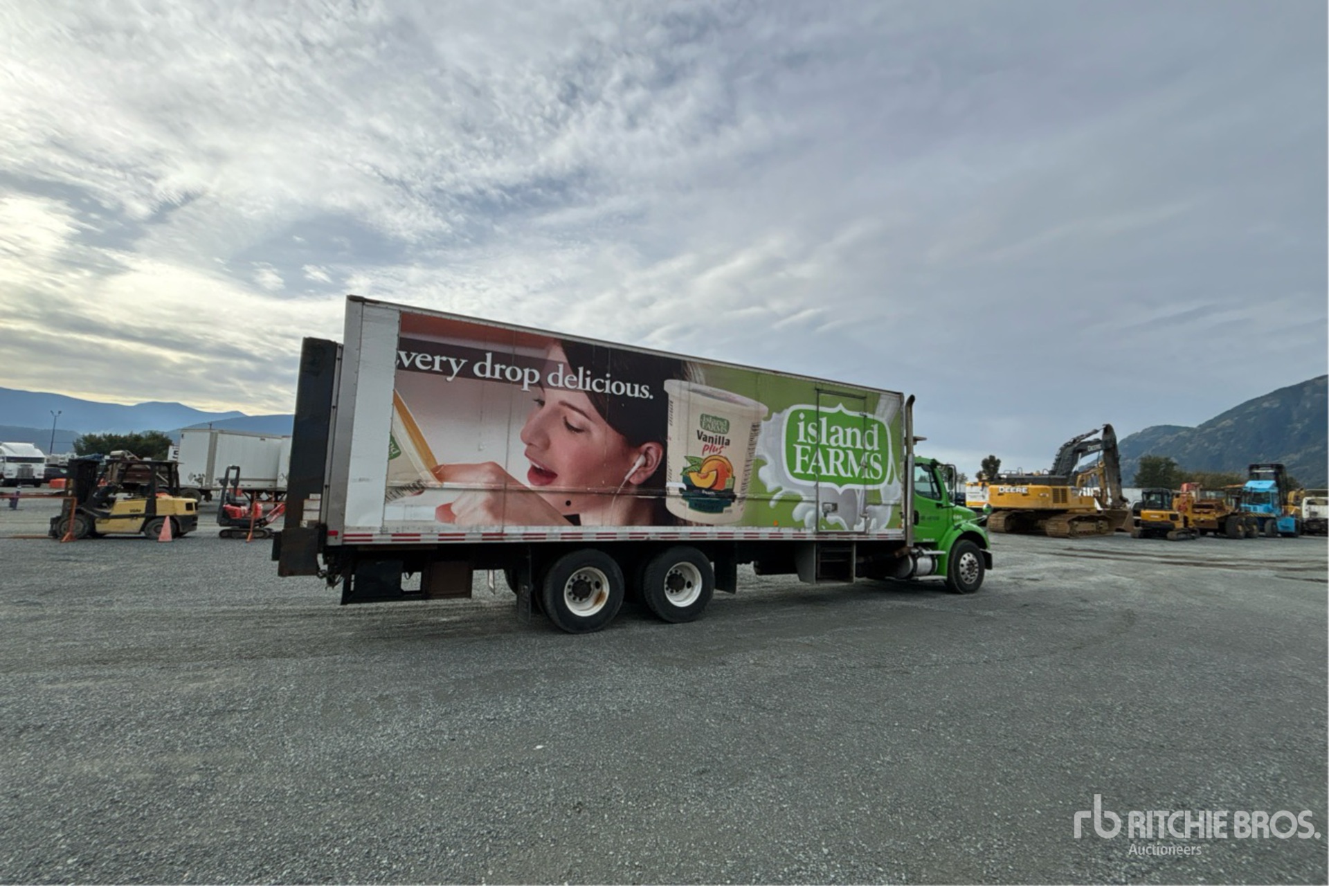 2009 Freightliner M2 112