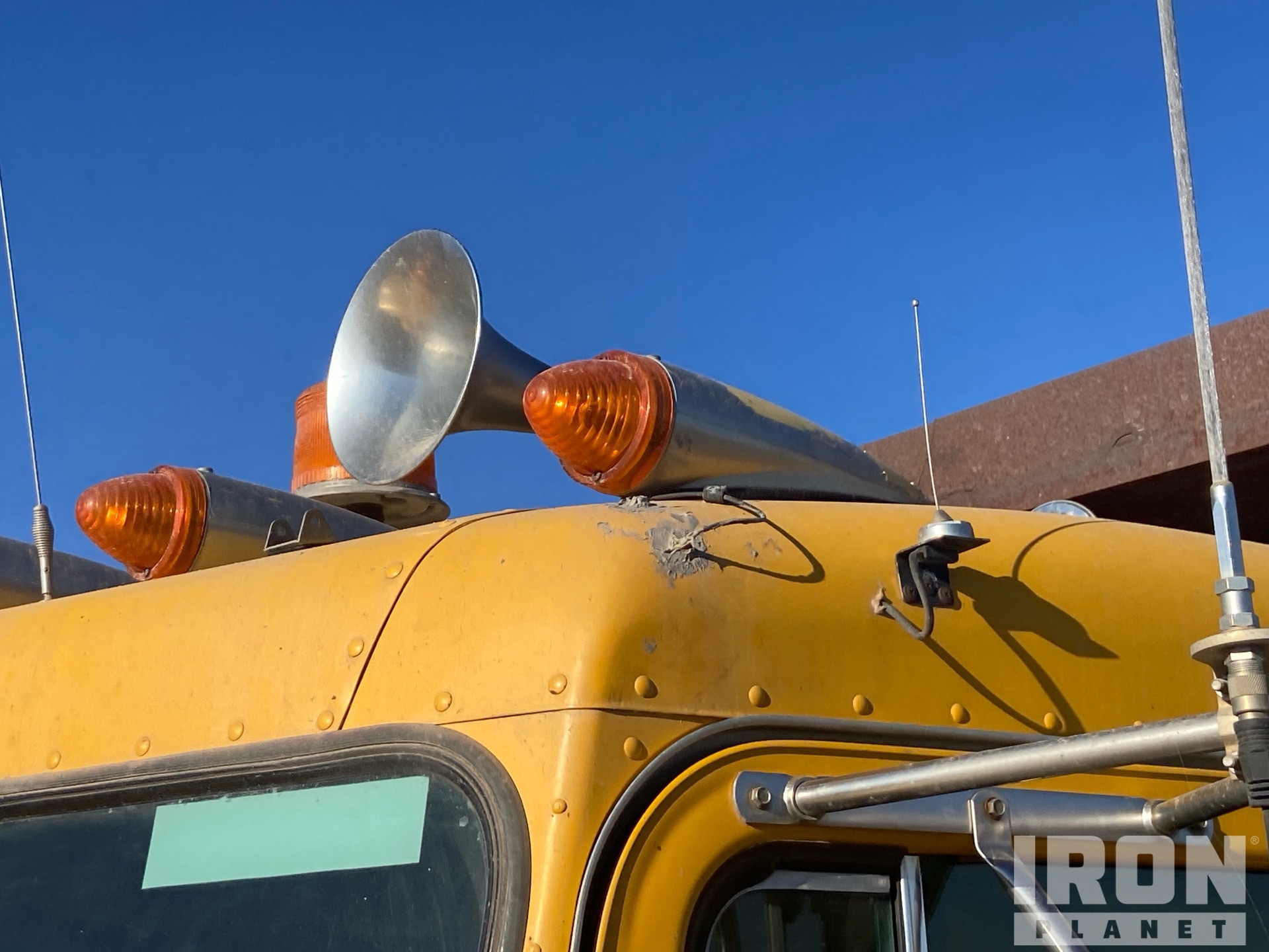 1984 Peterbilt 348