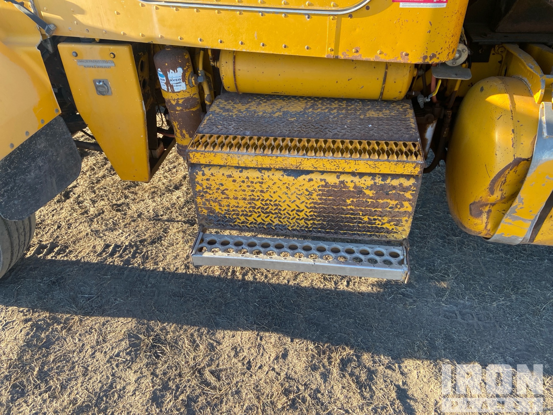 1984 Peterbilt 348