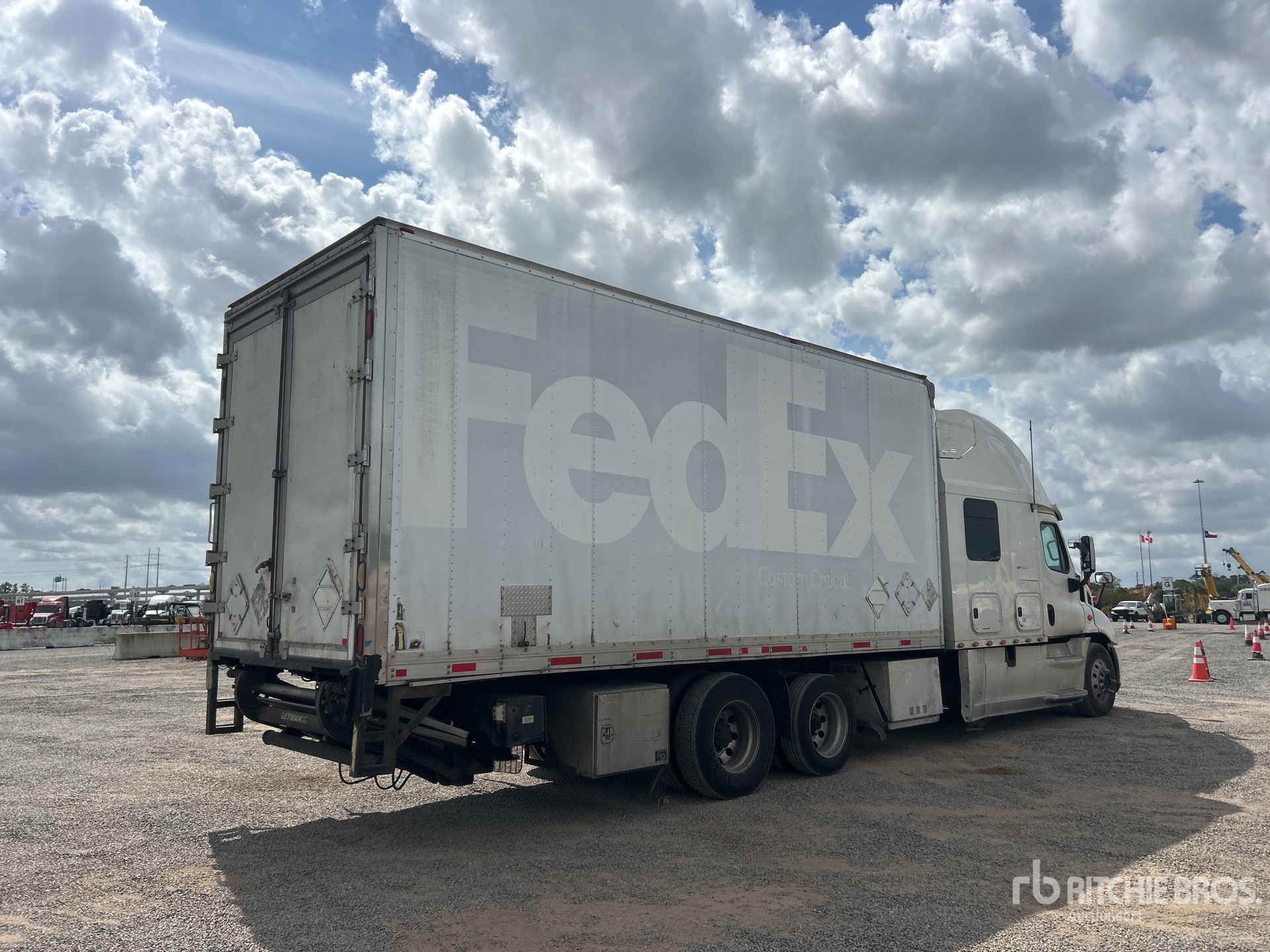 2014 Freightliner Cascadia 113