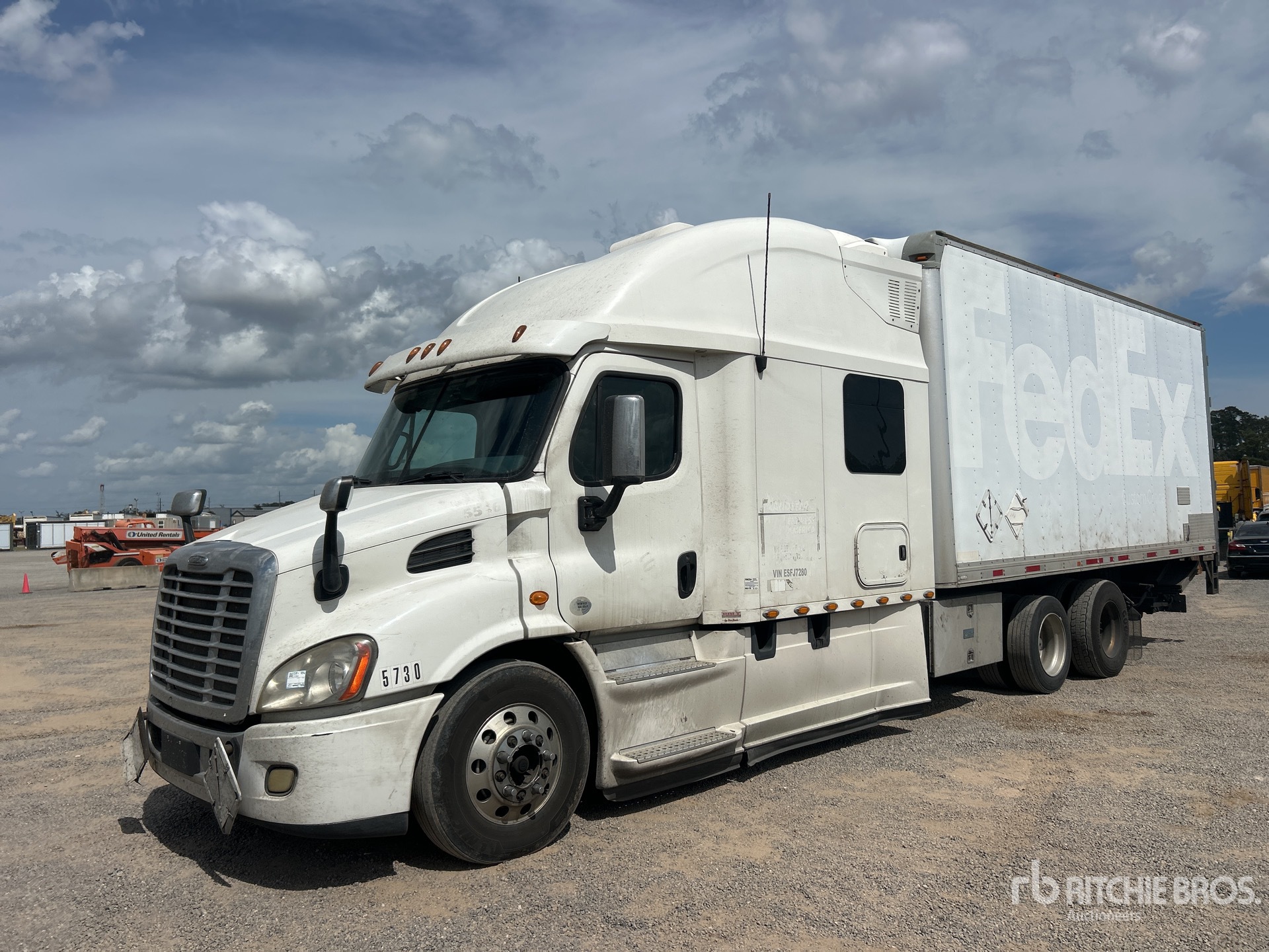 2014 Freightliner Cascadia 113