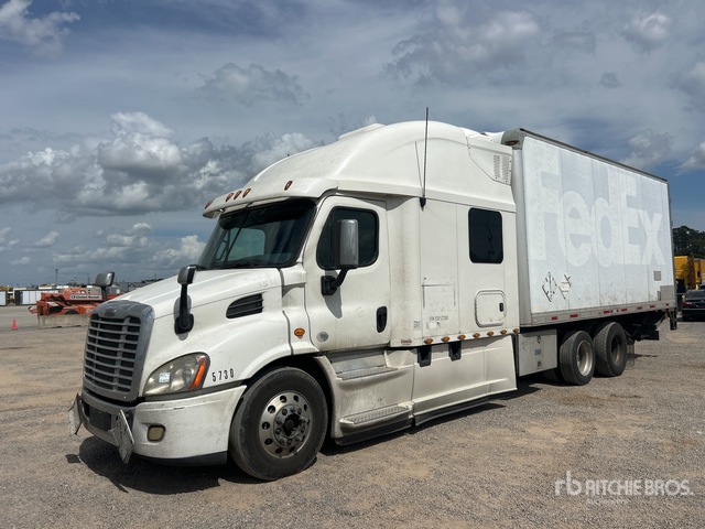 2014 Freightliner Cascadia 113 Refrigerated Truck