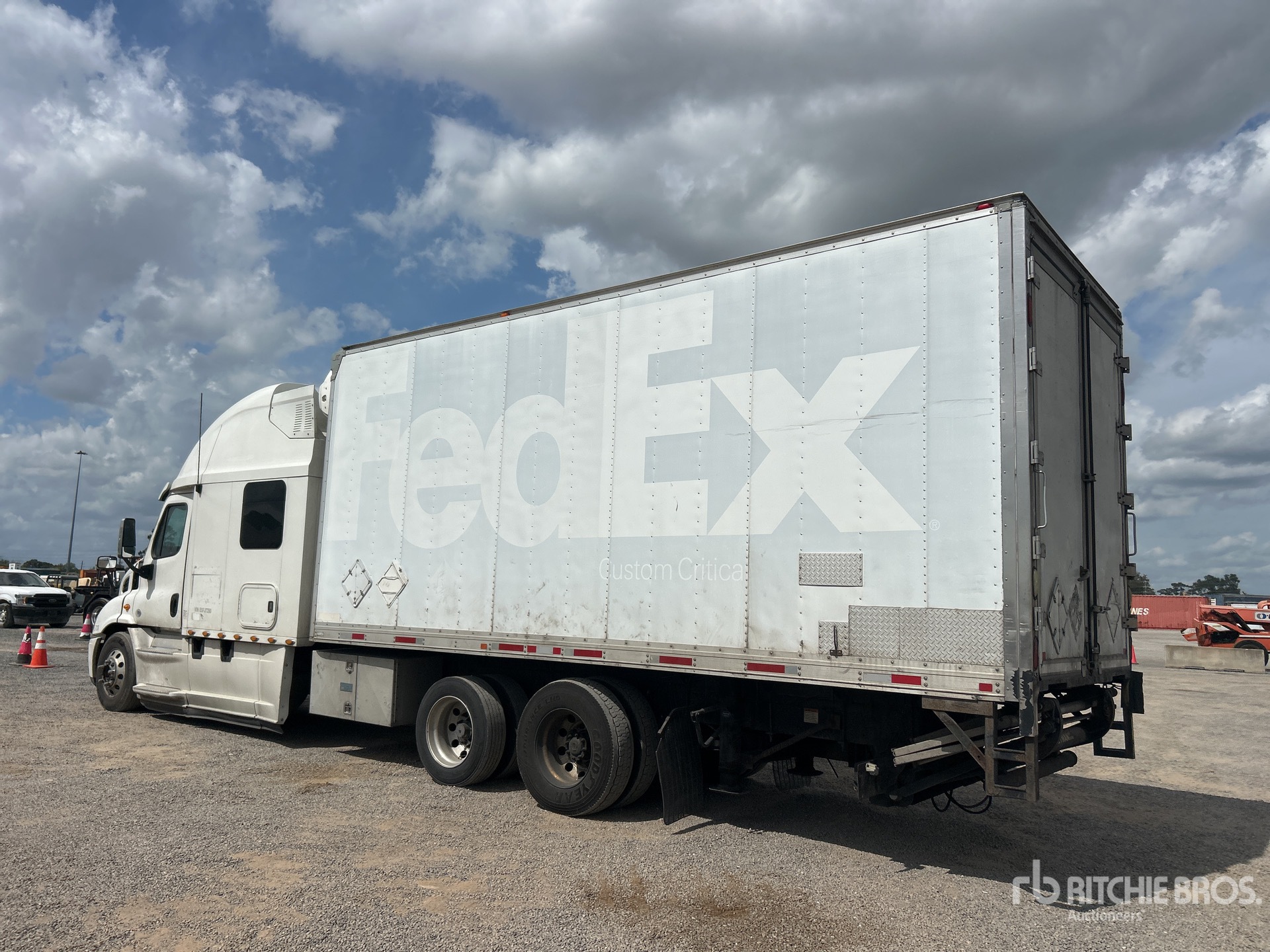 2014 Freightliner Cascadia 113