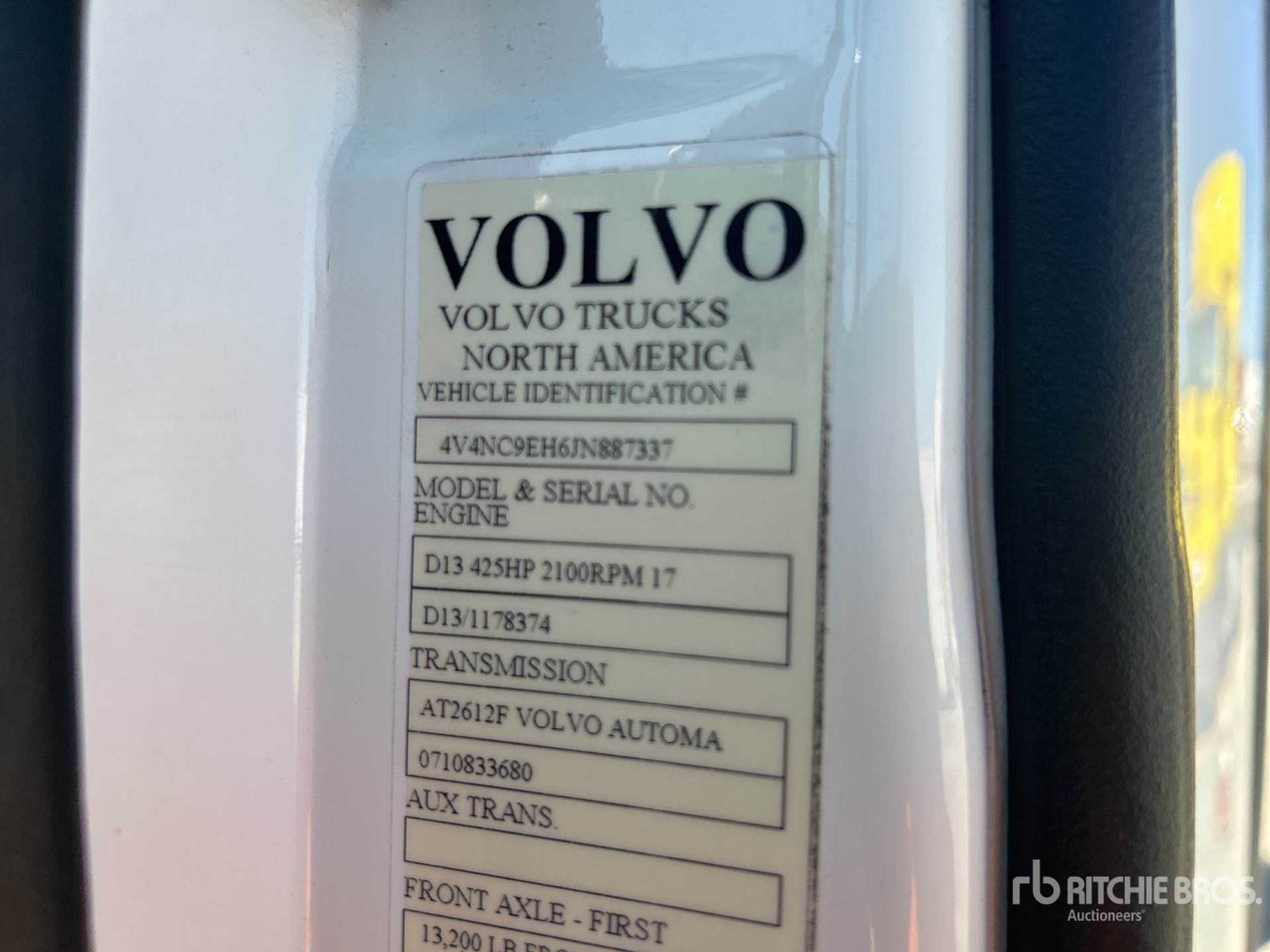 2018 Volvo VNL64T-300