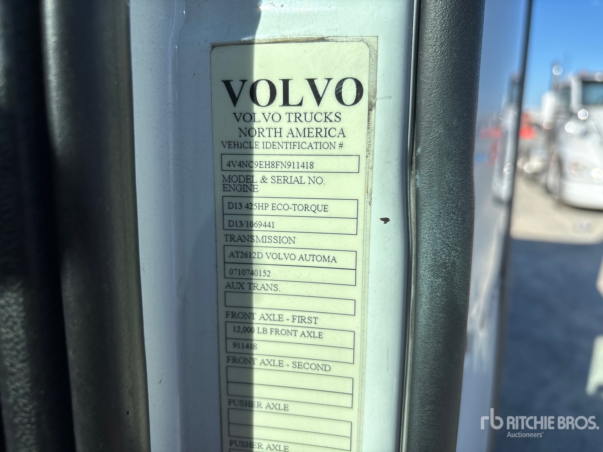 2015 Volvo VNL64T-300
