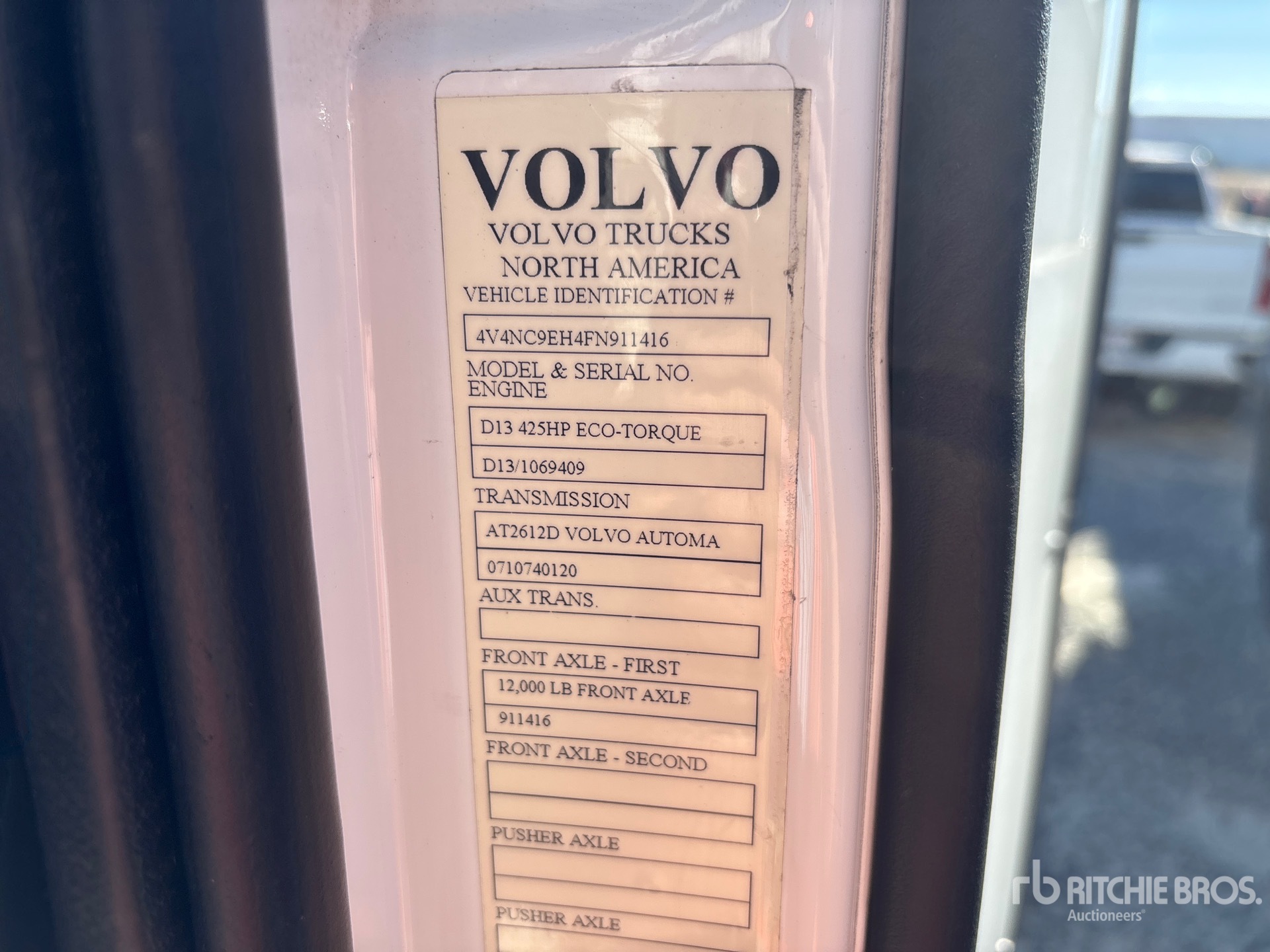 2015 Volvo VNL64T-300