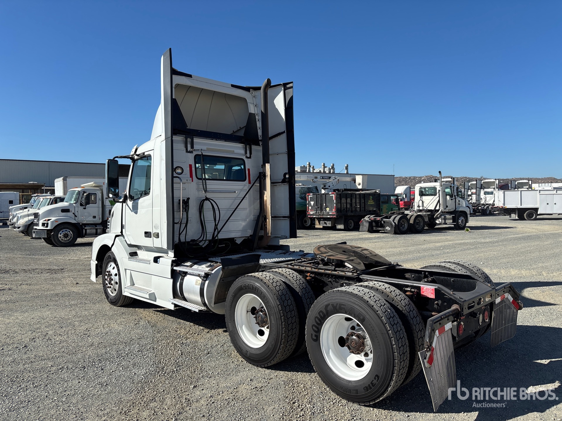 2015 Volvo VNL64T-300