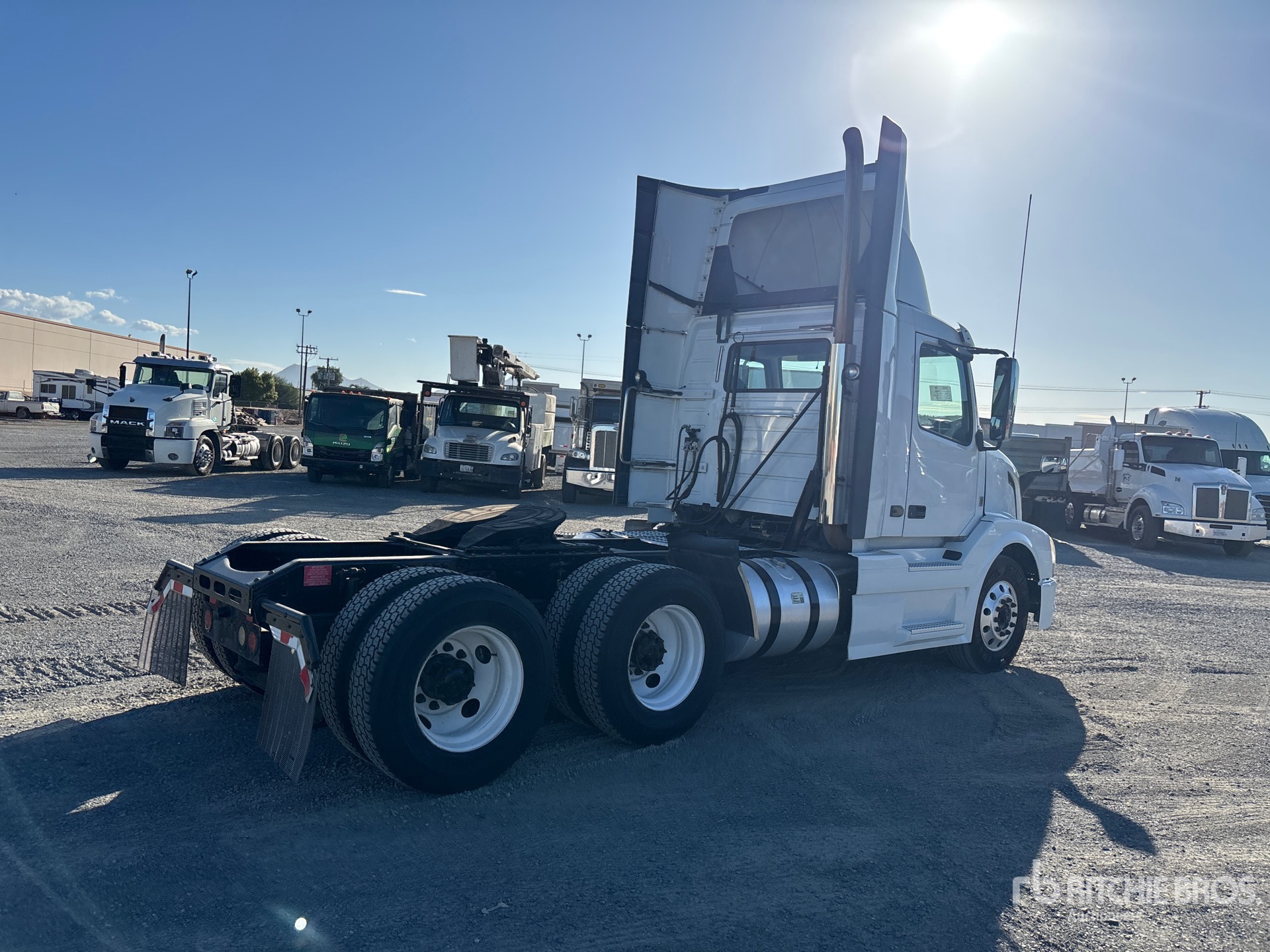 2016 Volvo VNL64T-300