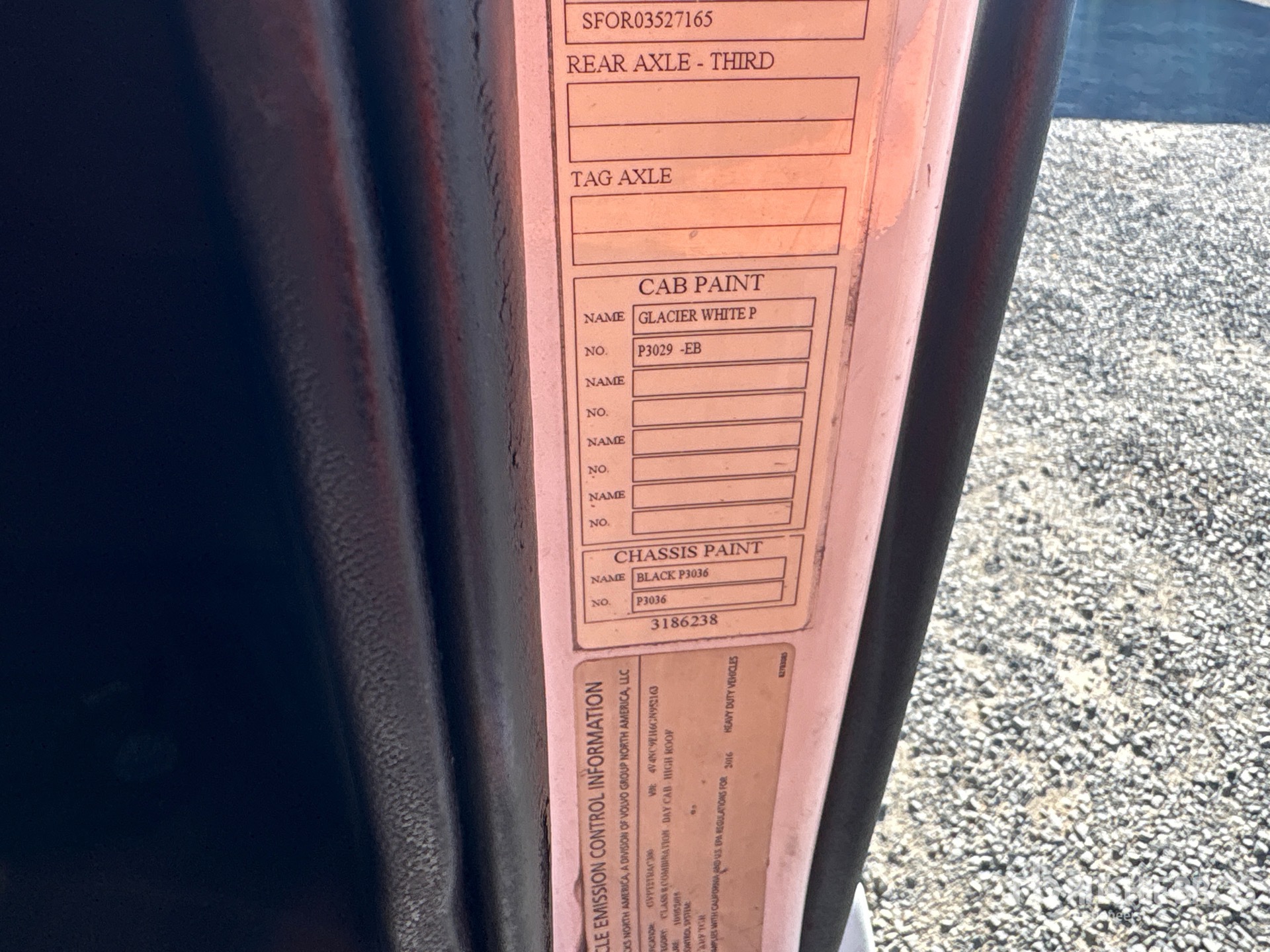 2016 Volvo VNL64T-300