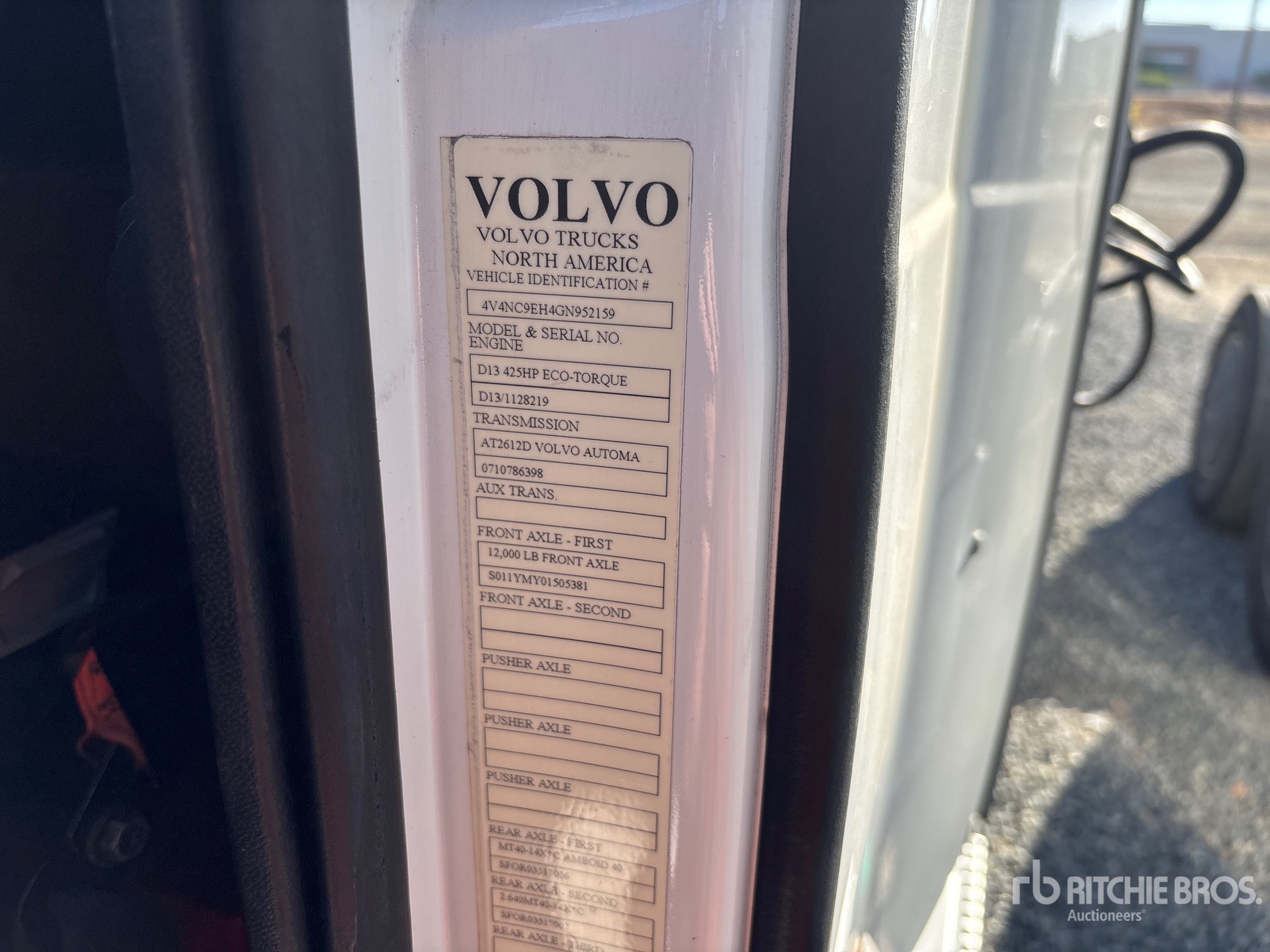 2016 Volvo VNL64T-300