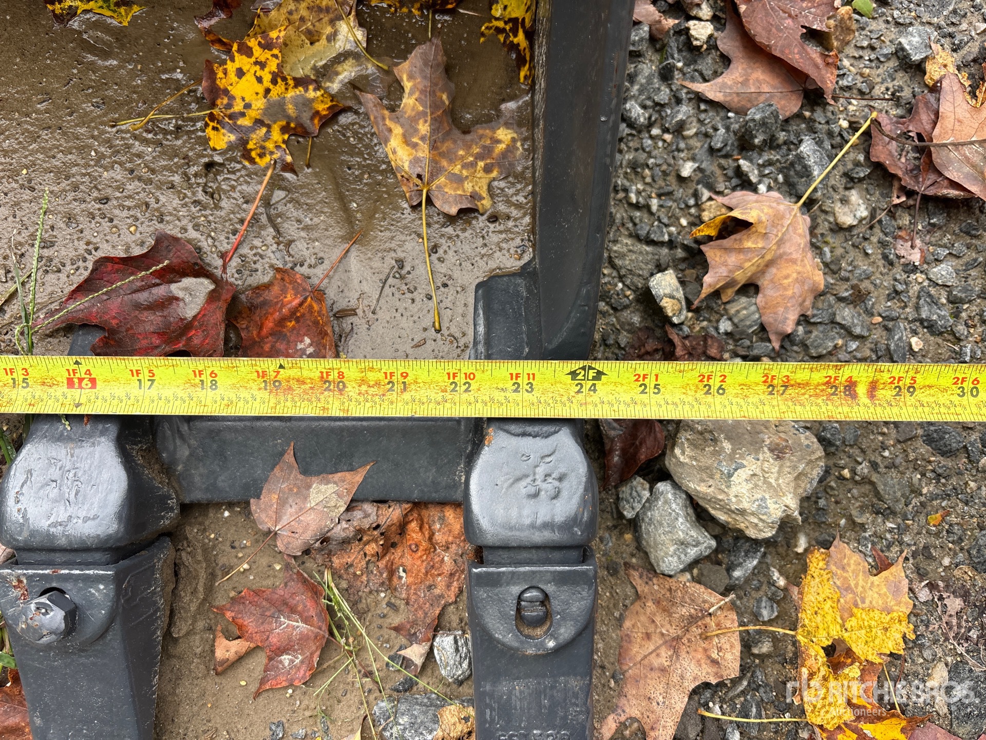 Bobcat 24 in Q/C Digging (Unused)