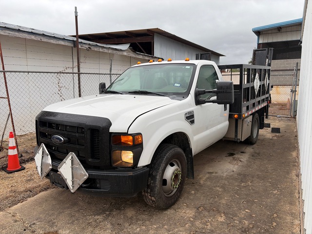 2008 Ford F-350 XL 4x2 Flatbed Truck