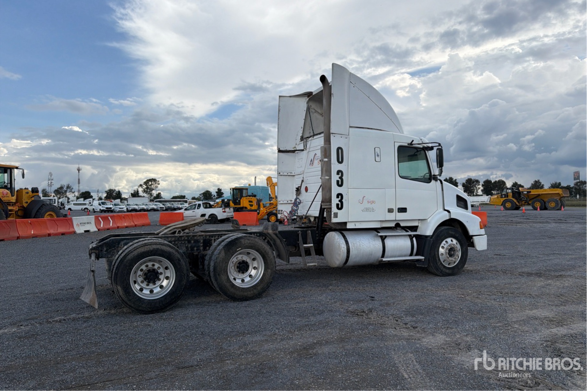 2008 Volvo VNL64T430