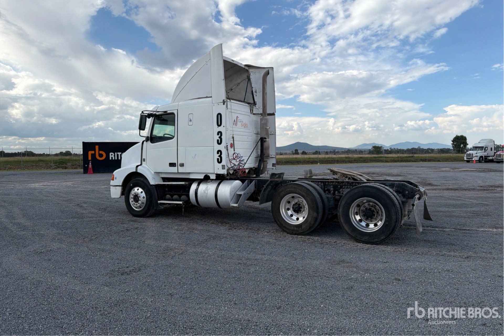 2008 Volvo VNL64T430