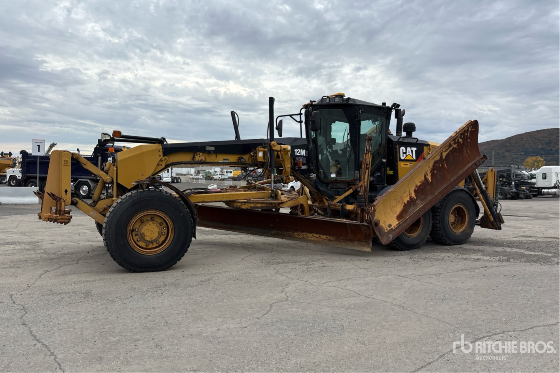 2013 Caterpillar 12M2