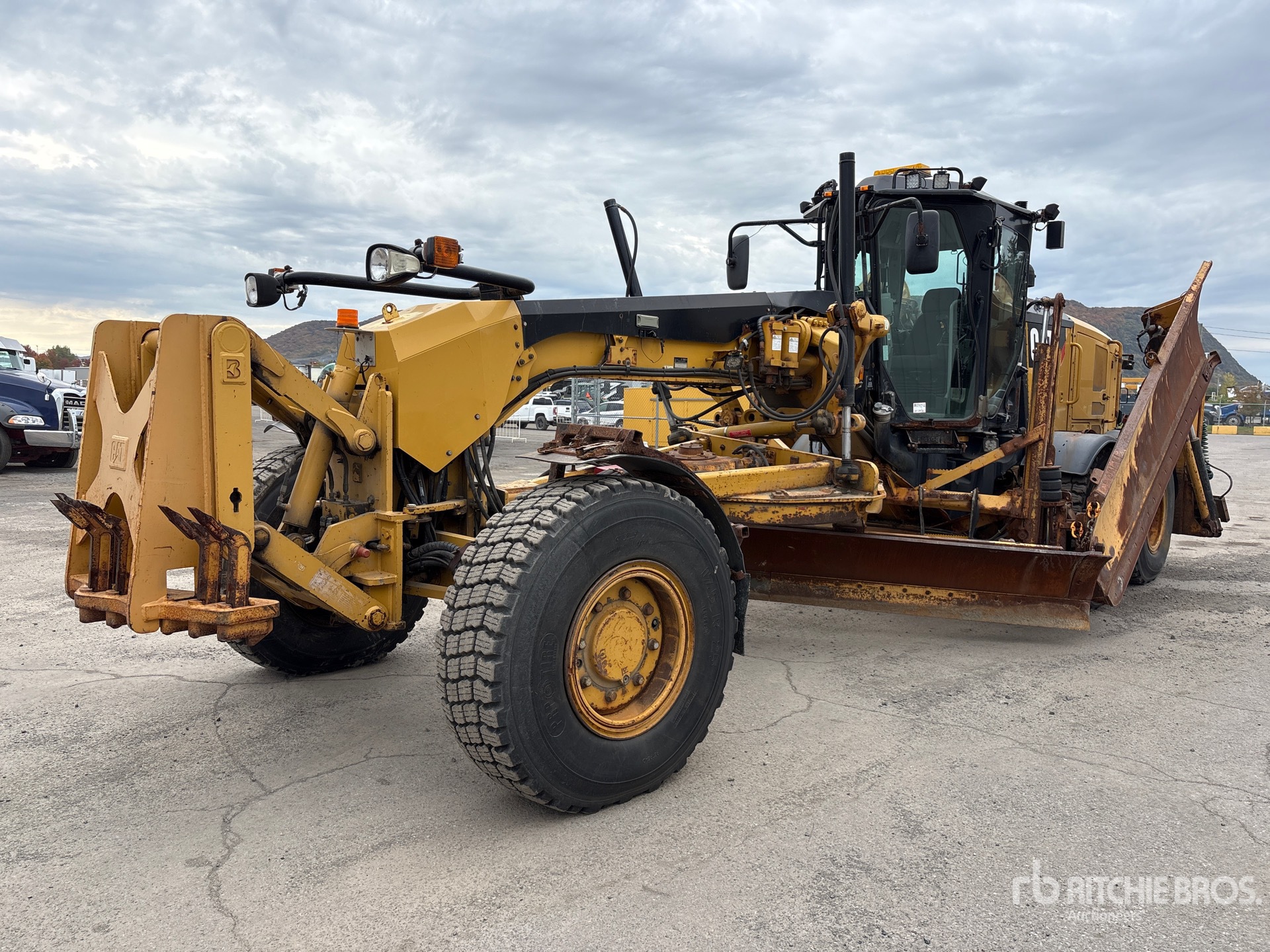 Photo of 2013 Caterpillar 12M2