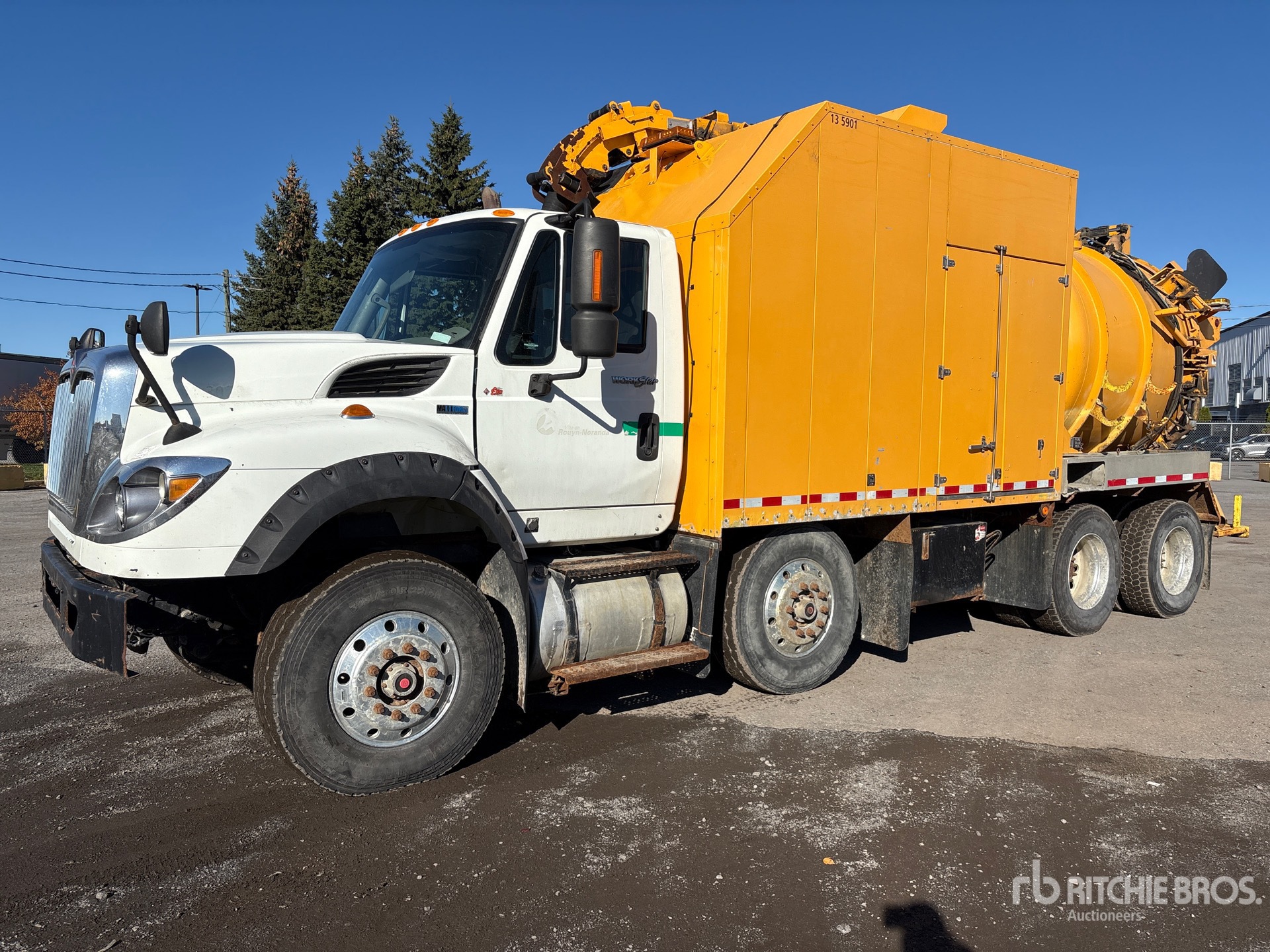 2014 International 7600 SBA