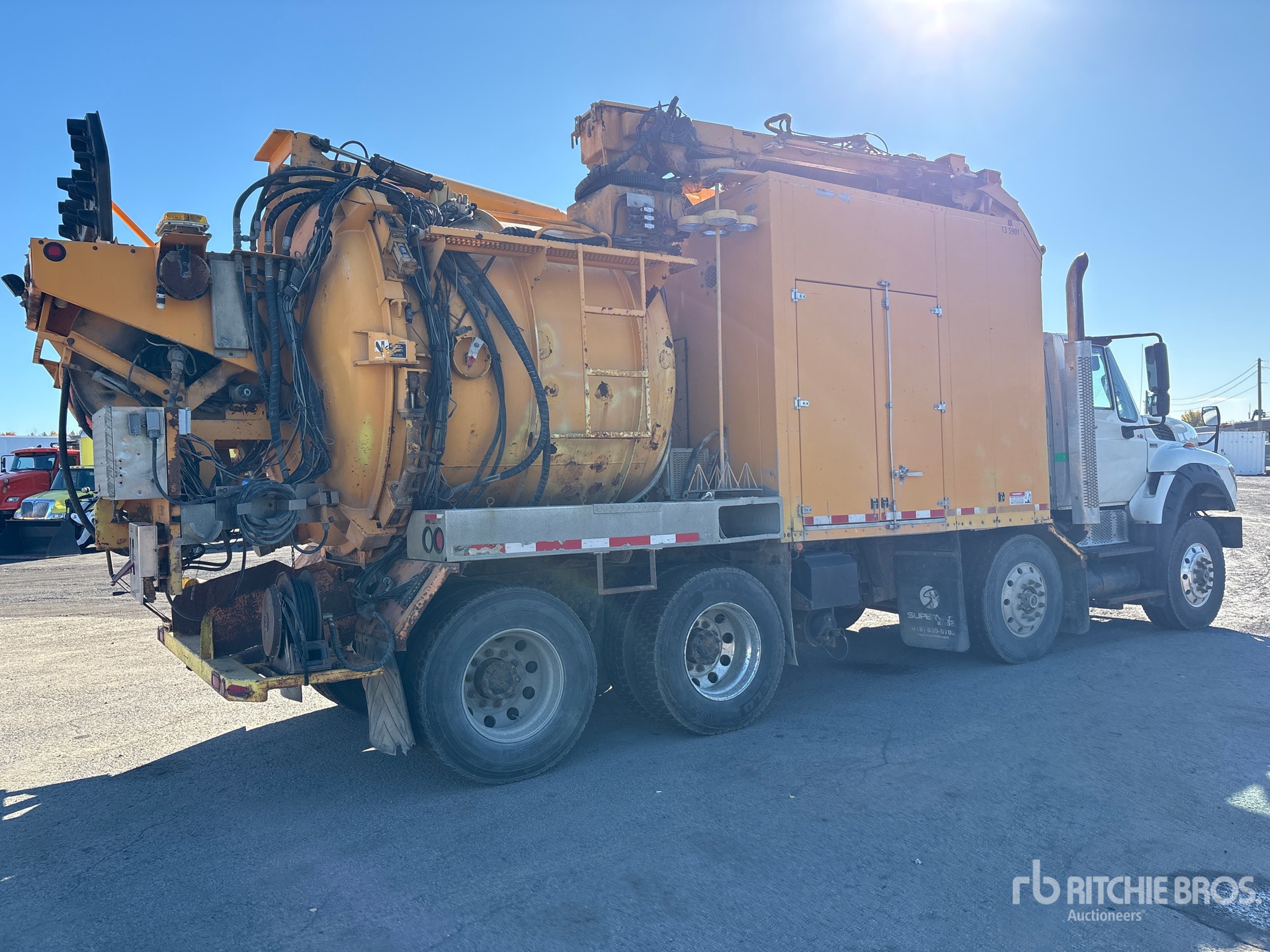 2014 International 7600 SBA