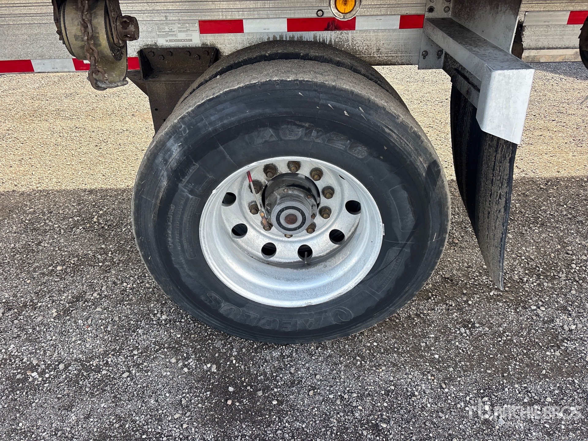 2012 Reitnouer 53 FT T/A SPREAD AXLE