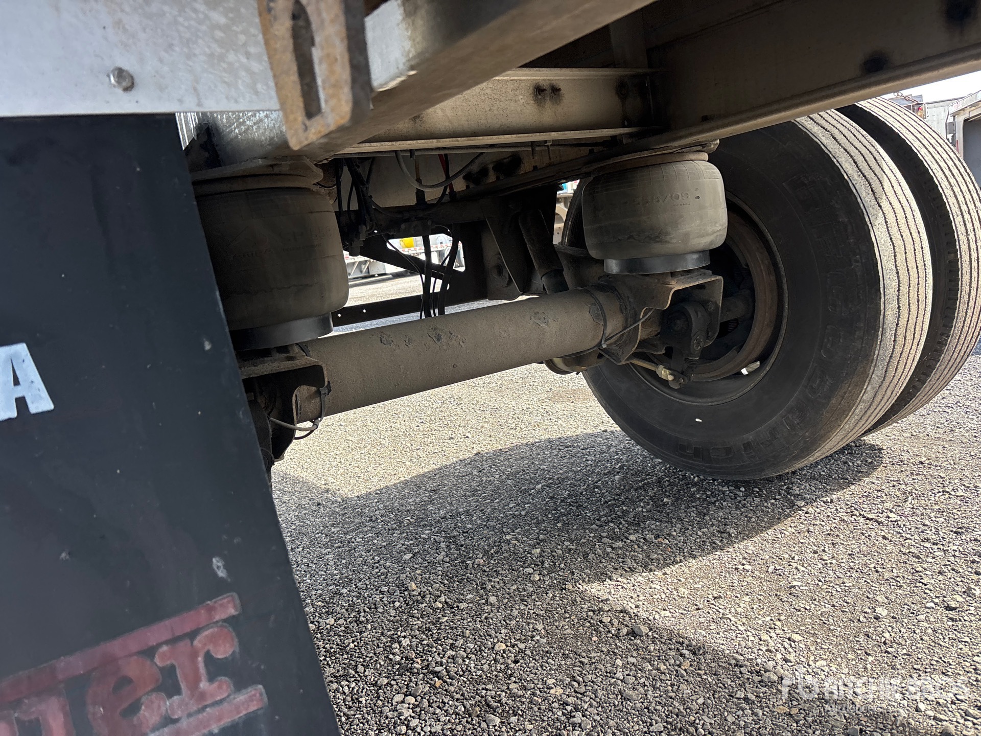 2012 Reitnouer 53 FT T/A SPREAD AXLE