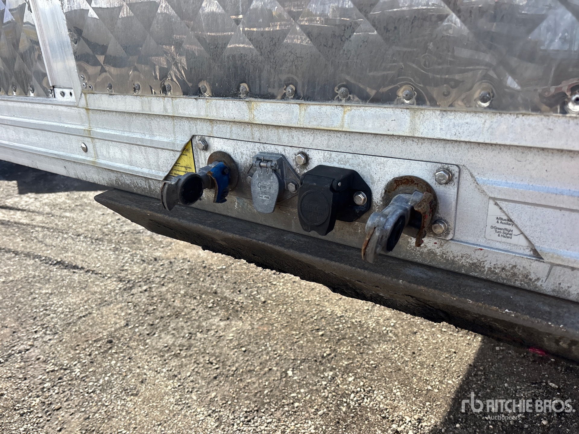 2012 Reitnouer 53 FT T/A SPREAD AXLE