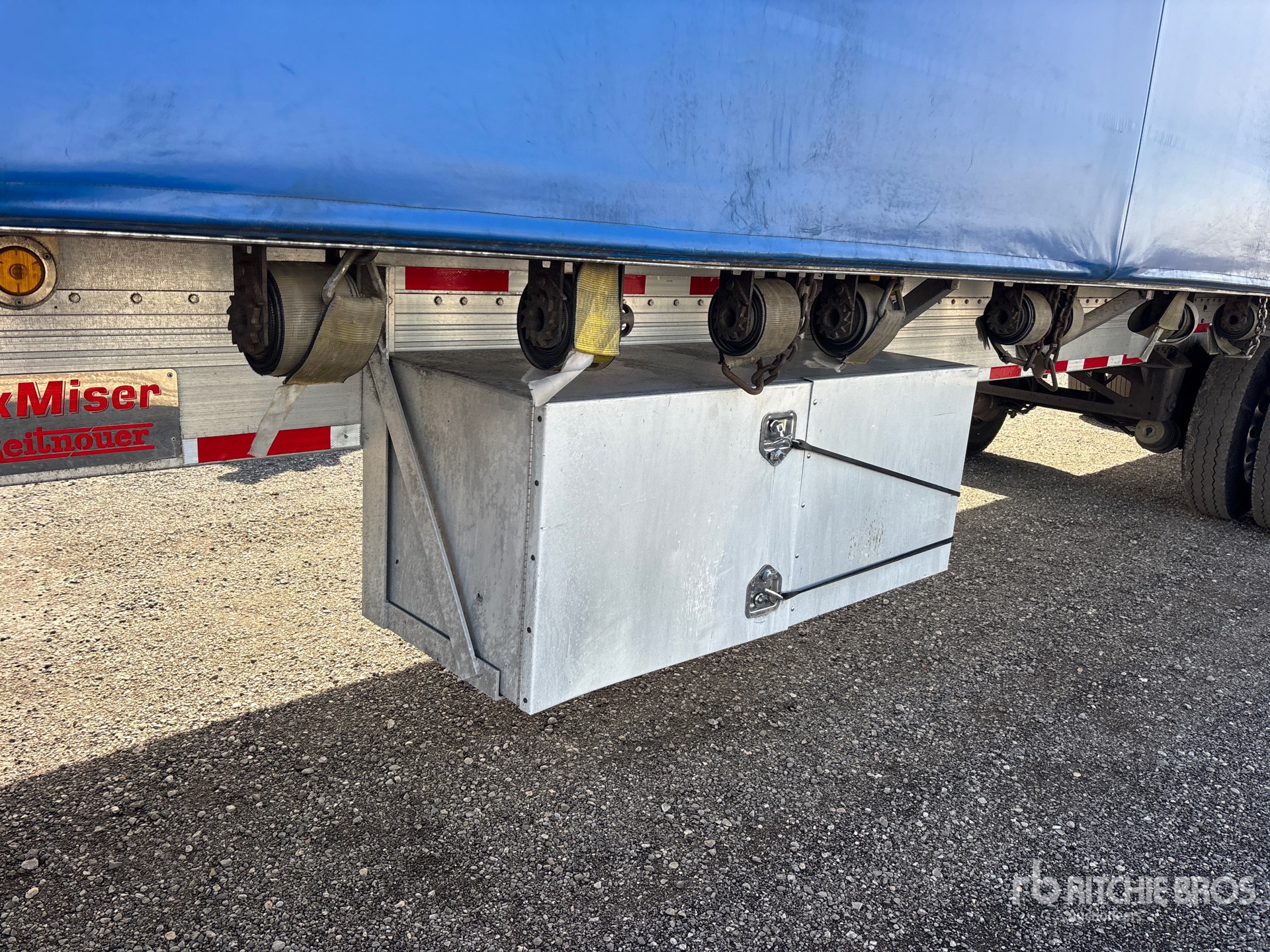 2012 Reitnouer 53 FT T/A SPREAD AXLE