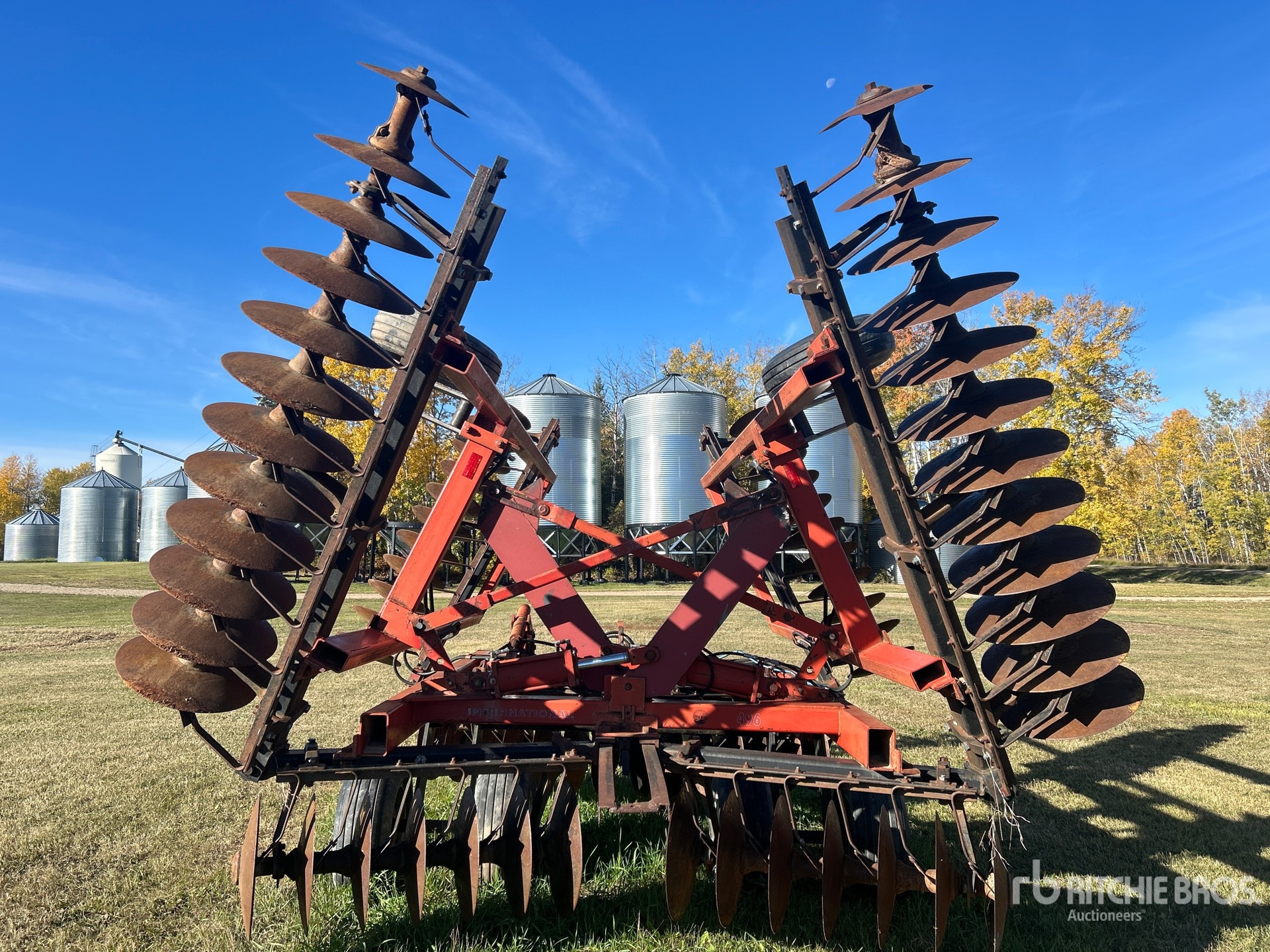 International Harvester 496
