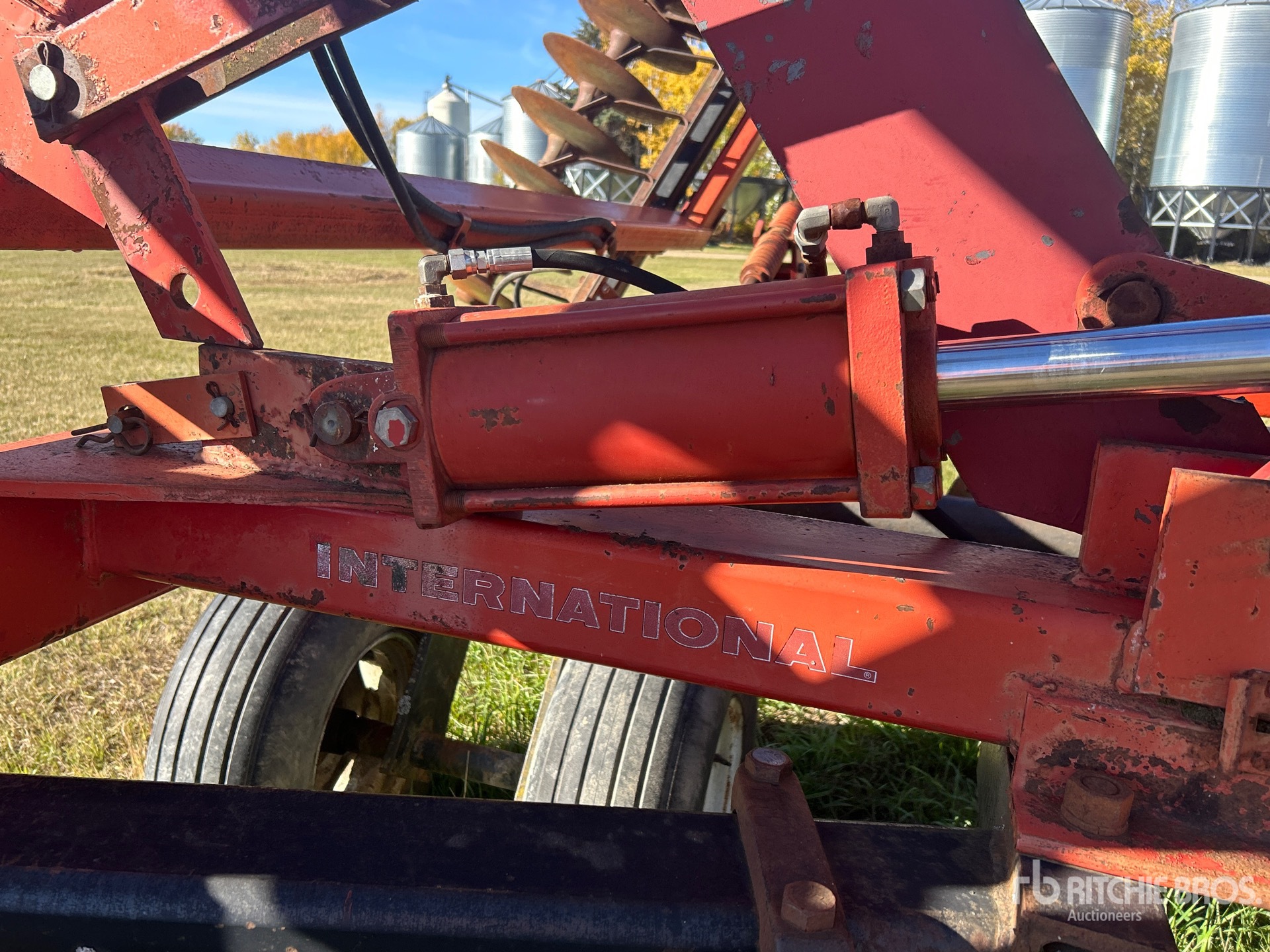 International Harvester 496