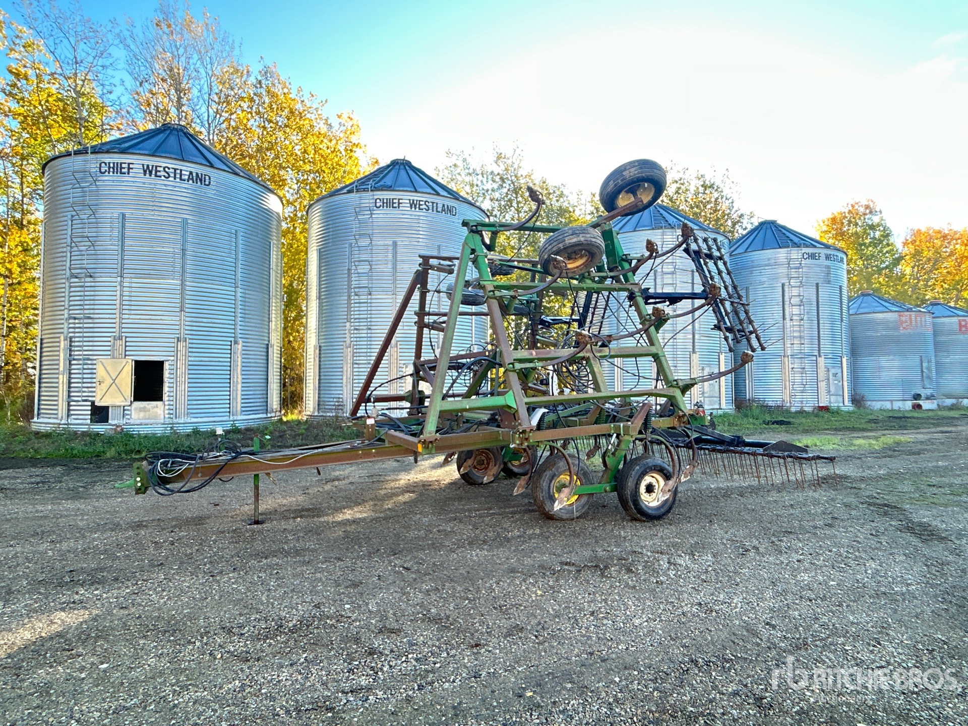 John Deere 610