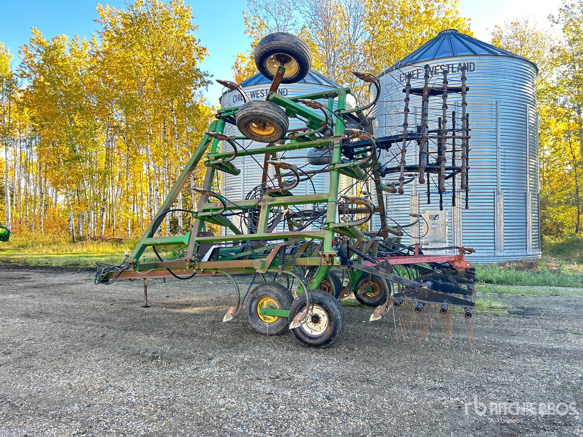 John Deere 610