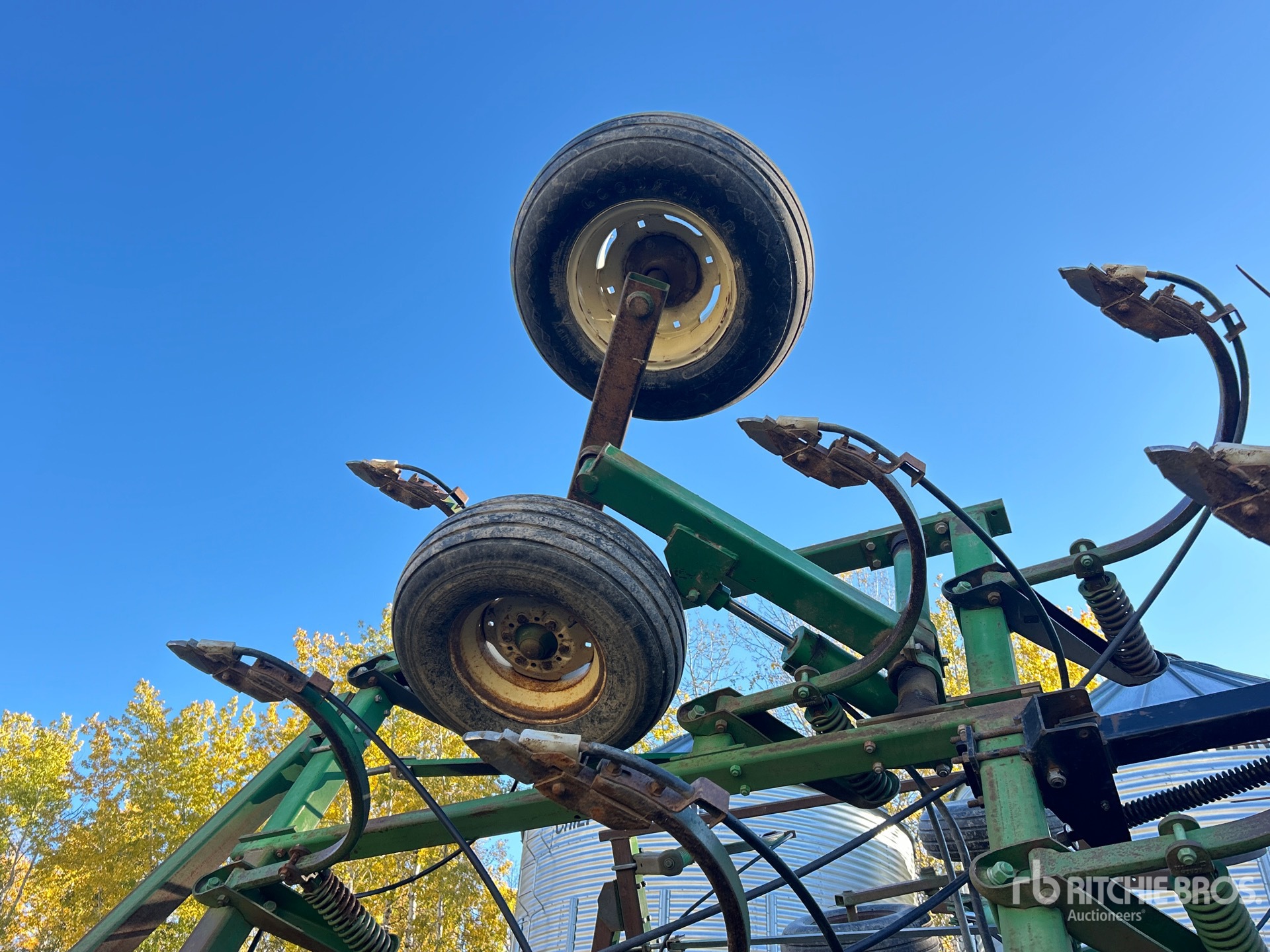 John Deere 610