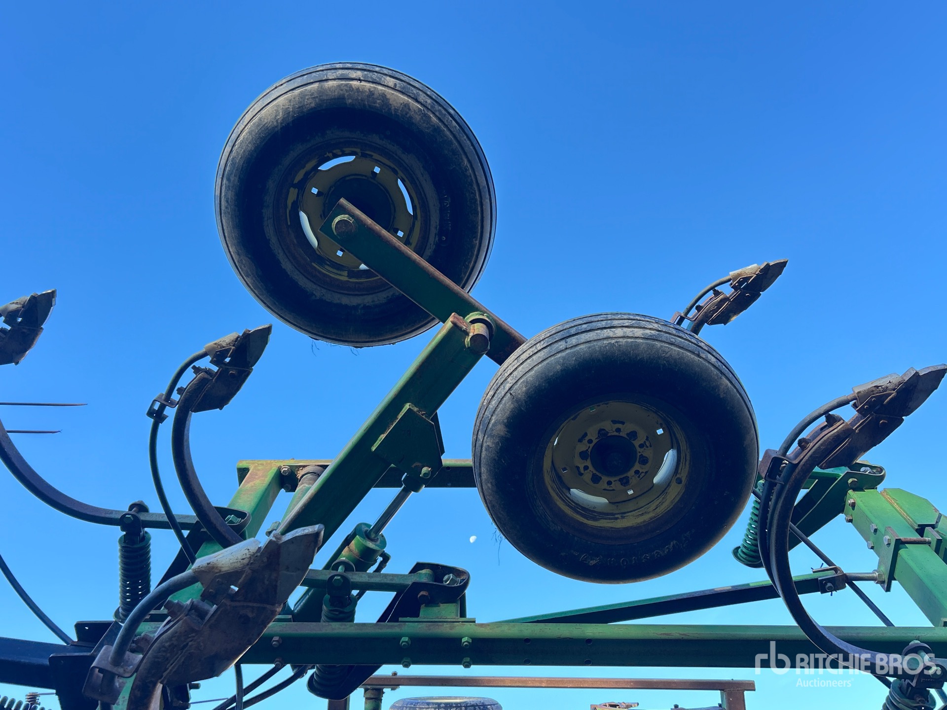 John Deere 610